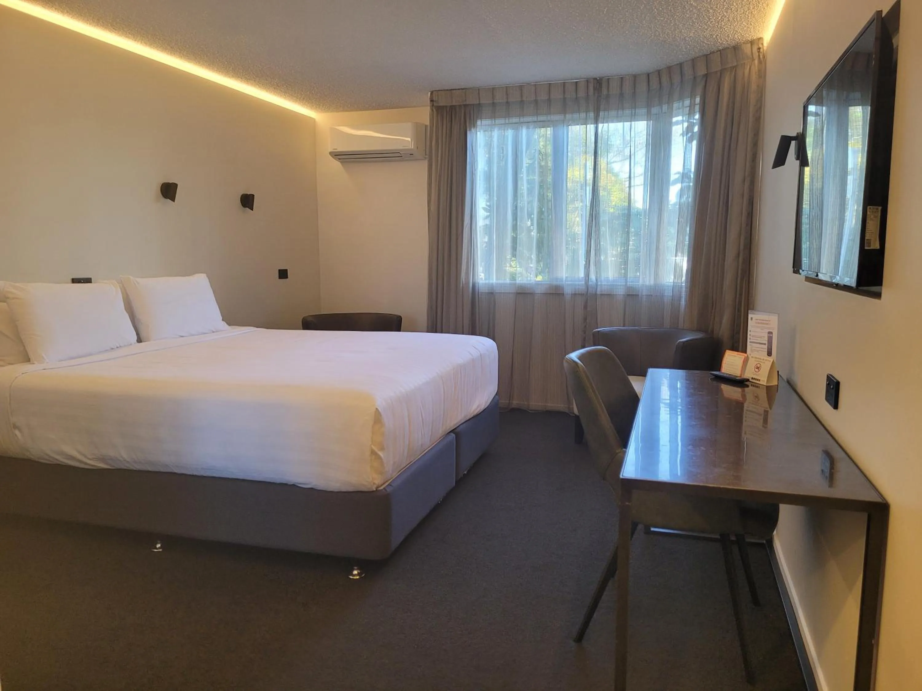 Bedroom in Quality Hotel Elms