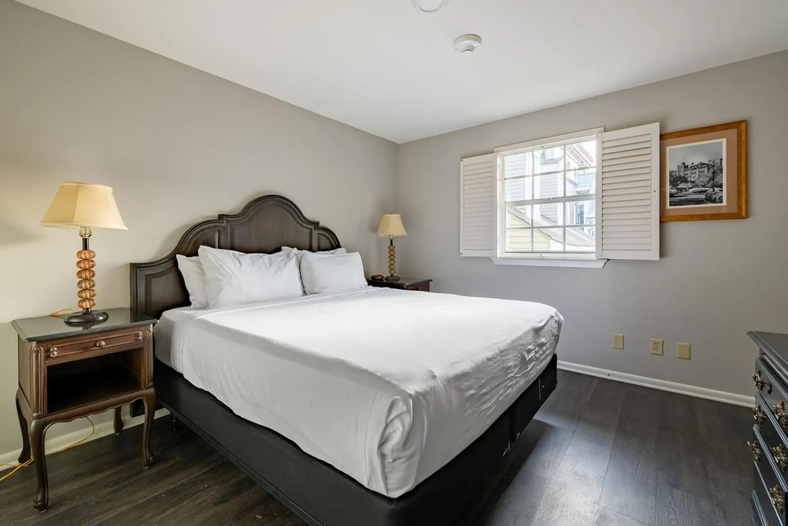 Photo of the whole room, Bed in French Quarter Suites Hotel