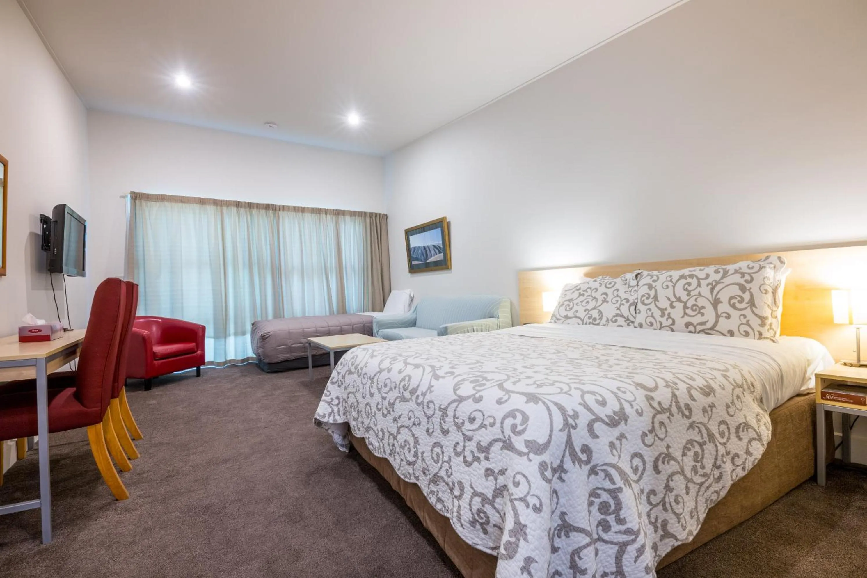 Bed in The Westhaven Motel