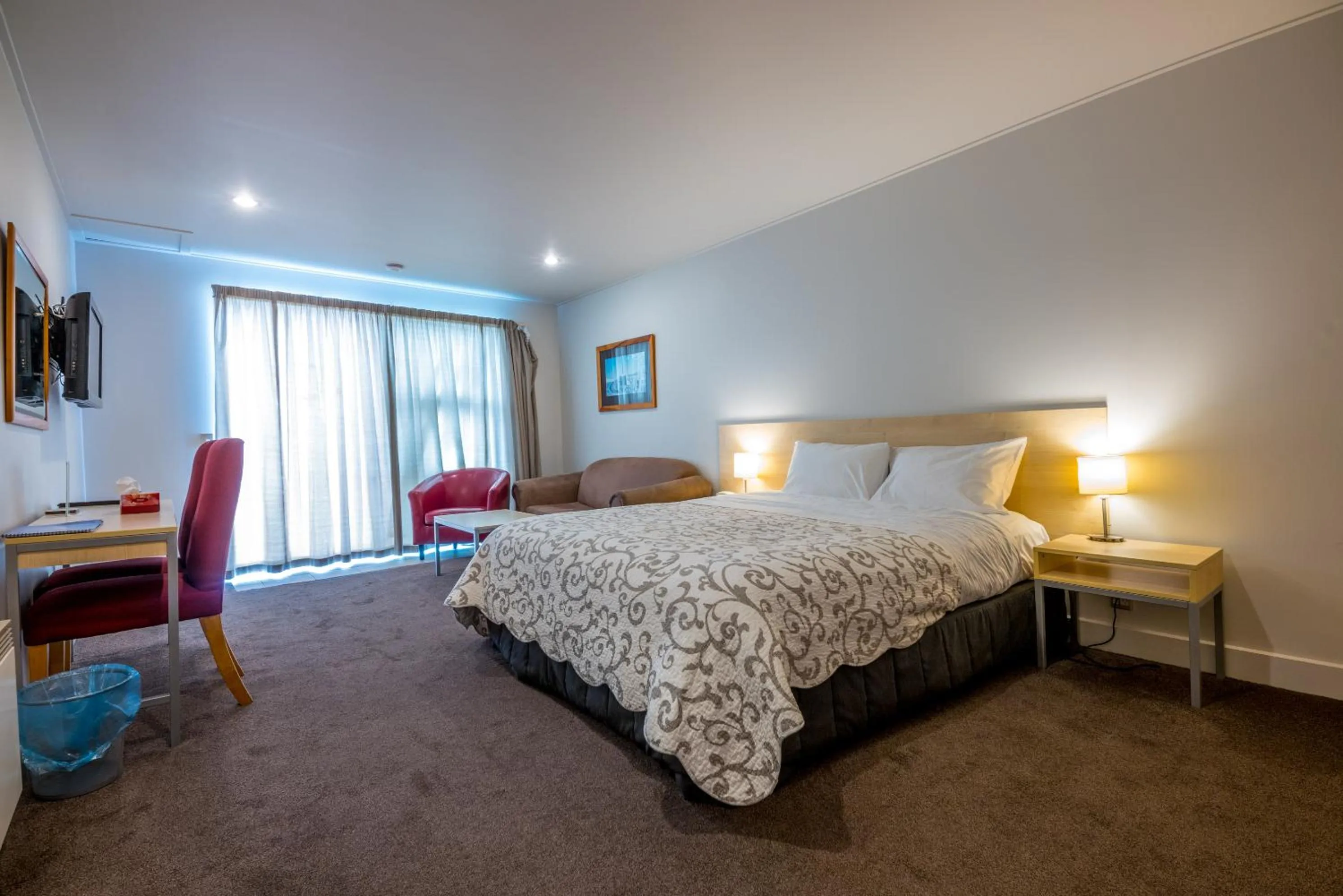 Bed in The Westhaven Motel