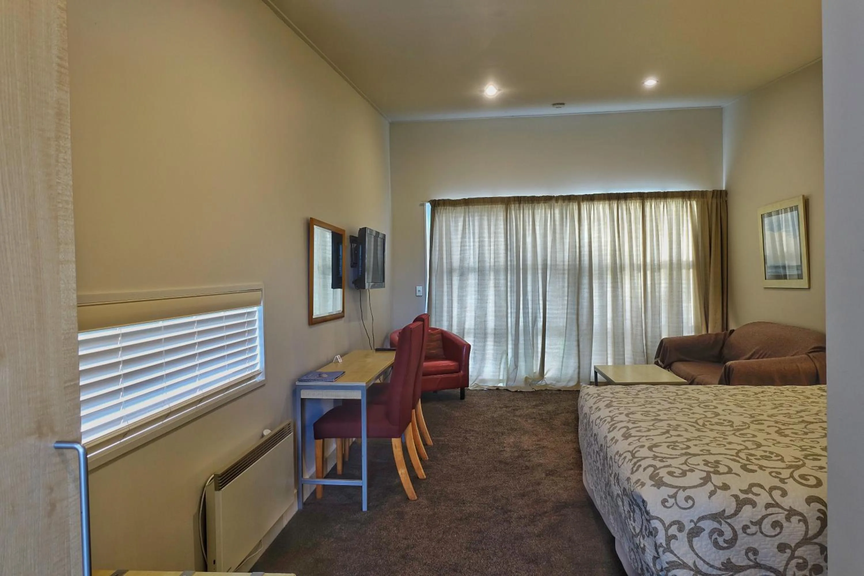 Bed in The Westhaven Motel