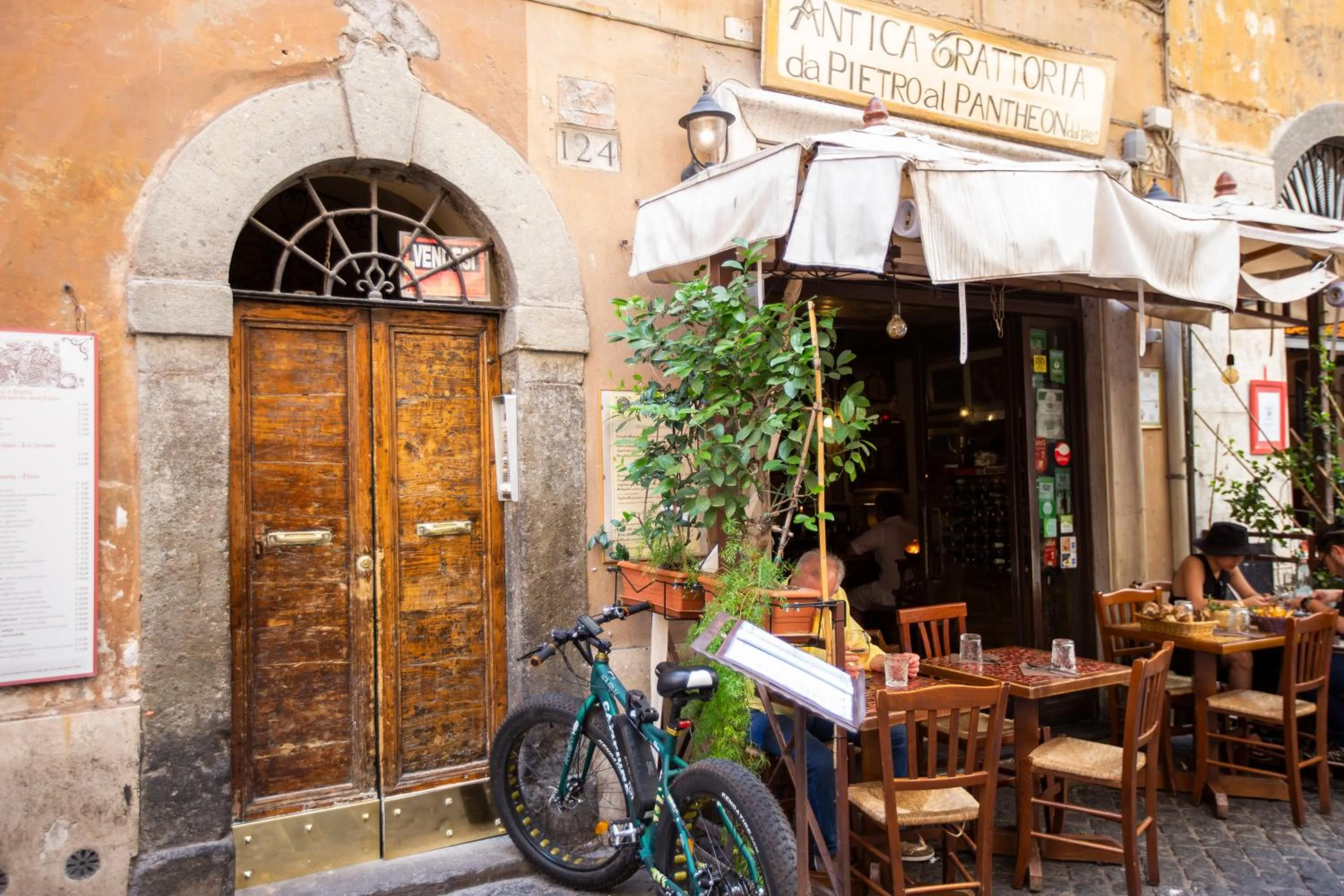 Facade/entrance in POP Art B&B