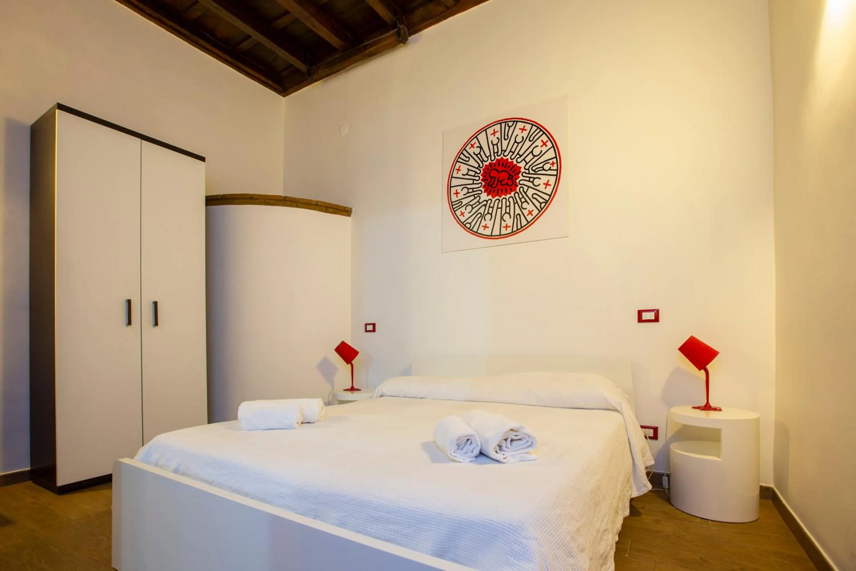 Photo of the whole room, Bed in POP Art B&B