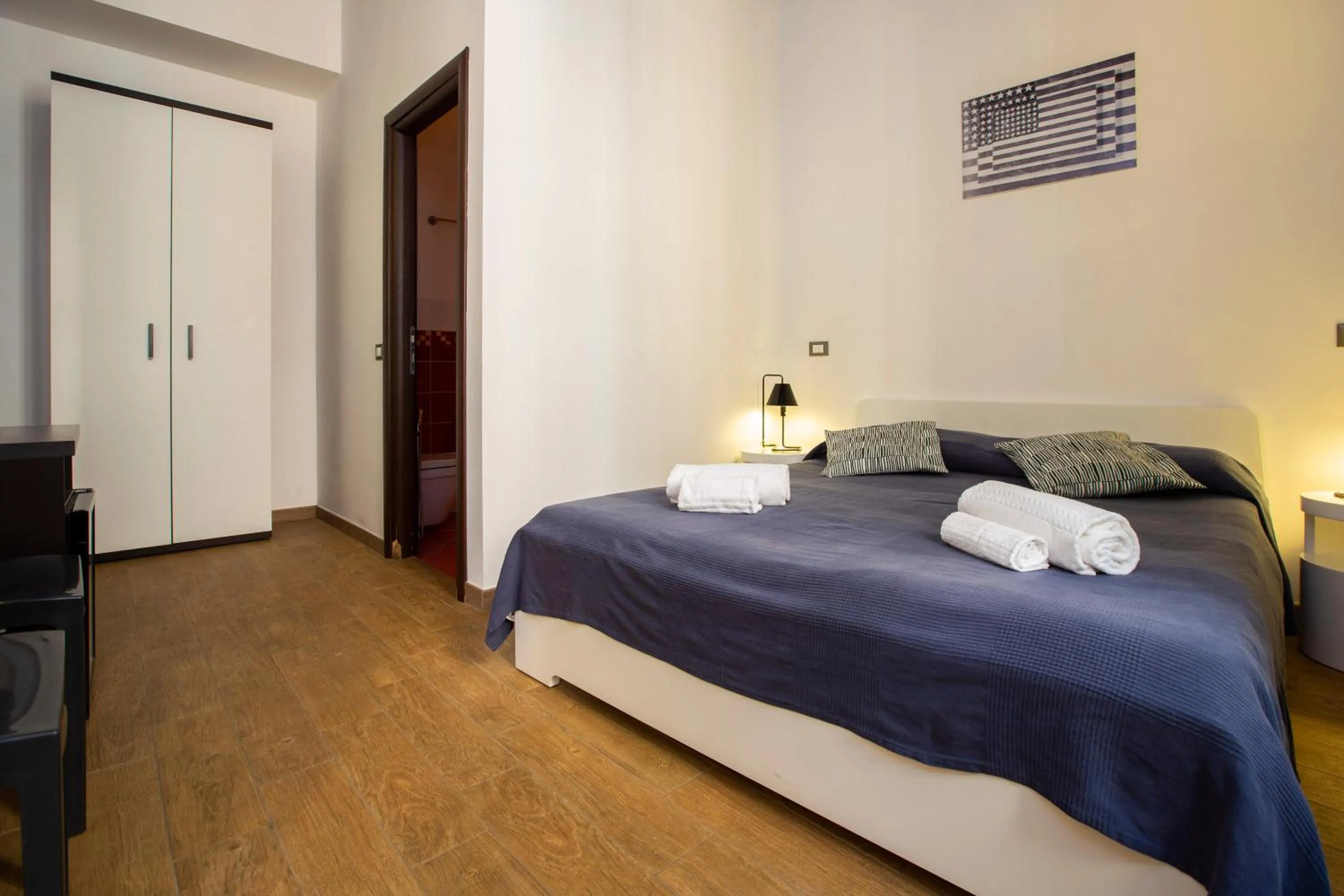 Photo of the whole room, Bed in POP Art B&B