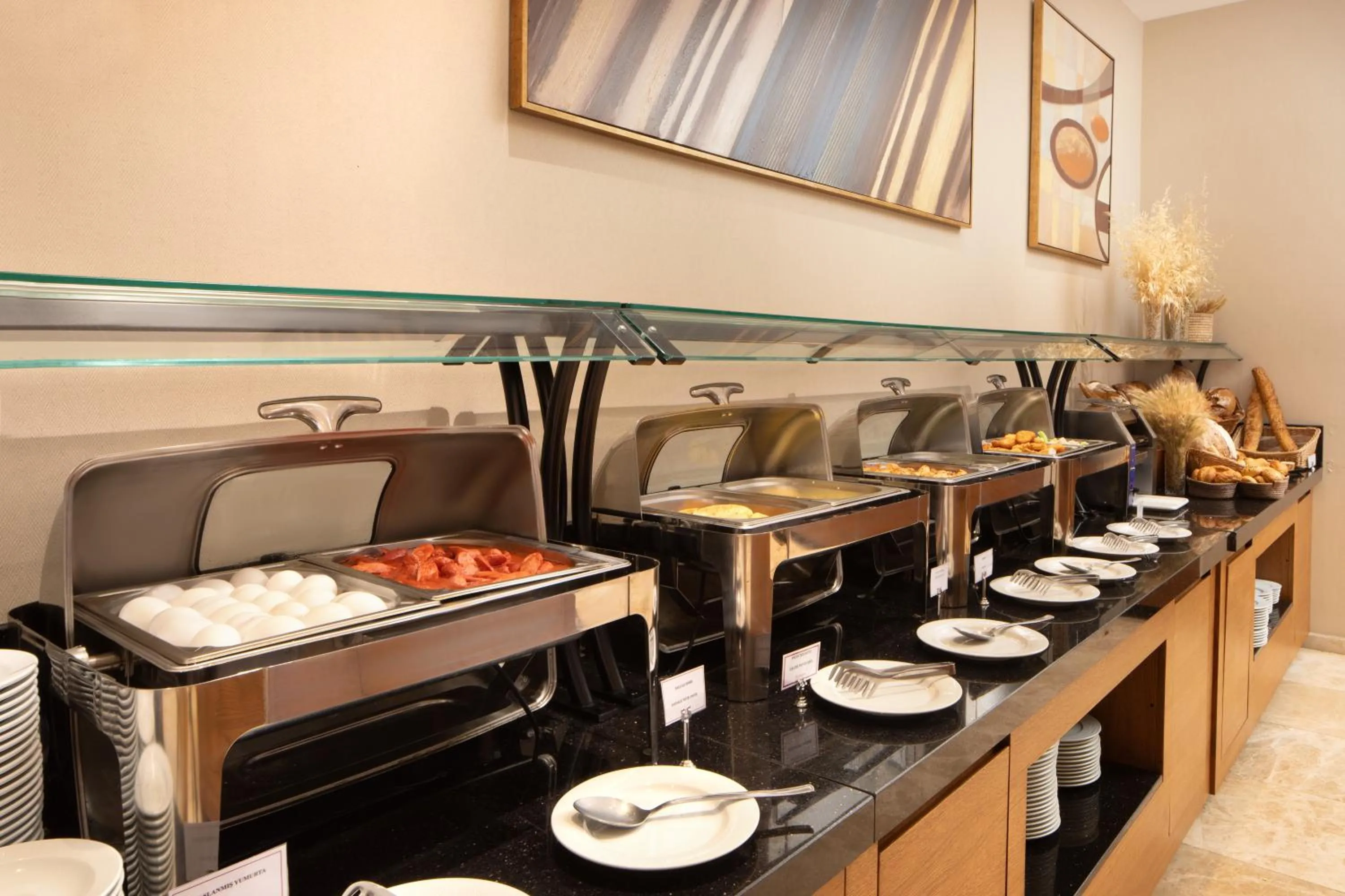 Food and drinks in Ramada Plaza by Wyndham Istanbul Atakoy