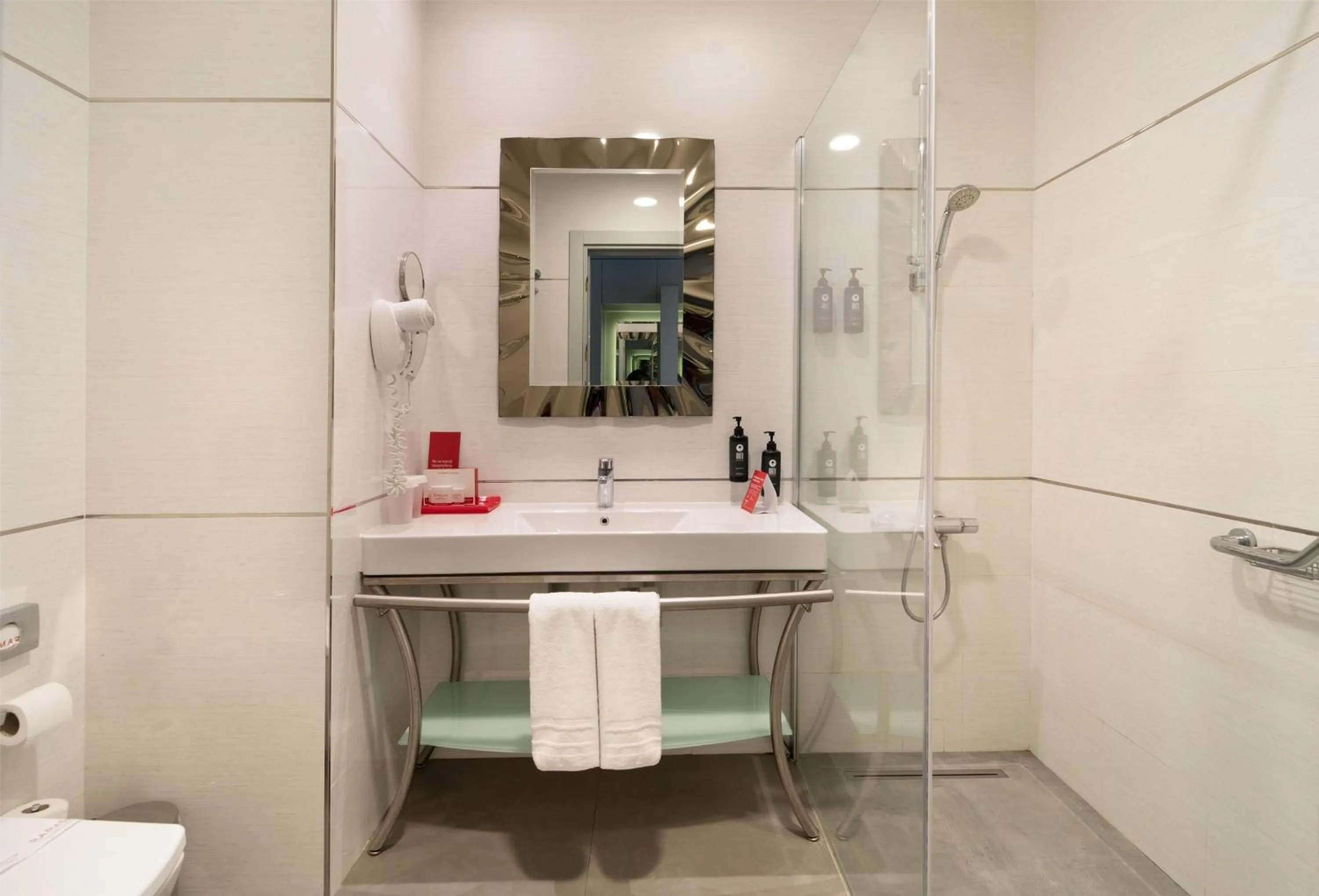 Bathroom in Ramada Plaza by Wyndham Istanbul Atakoy