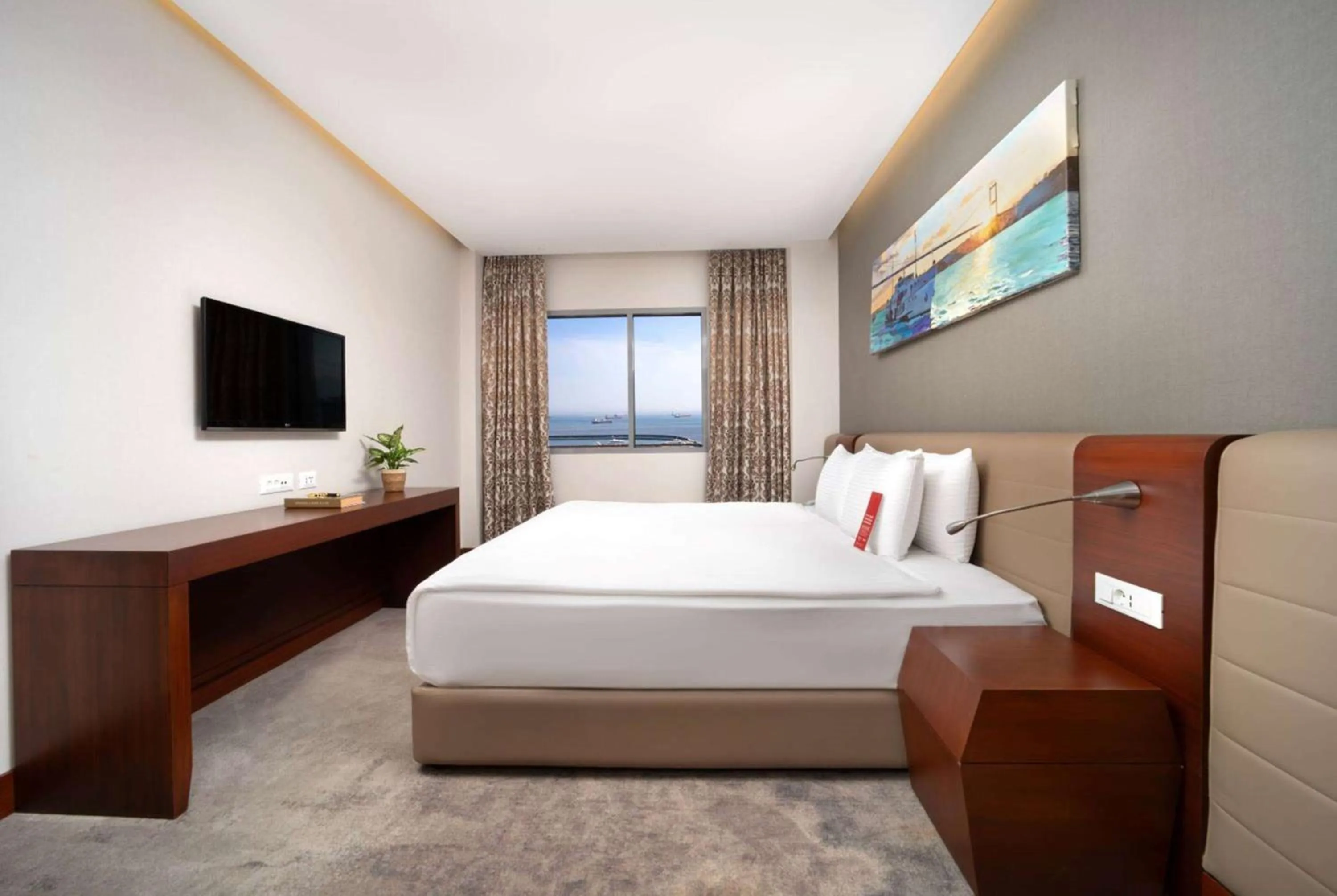 Photo of the whole room, Bed in Ramada Plaza by Wyndham Istanbul Atakoy