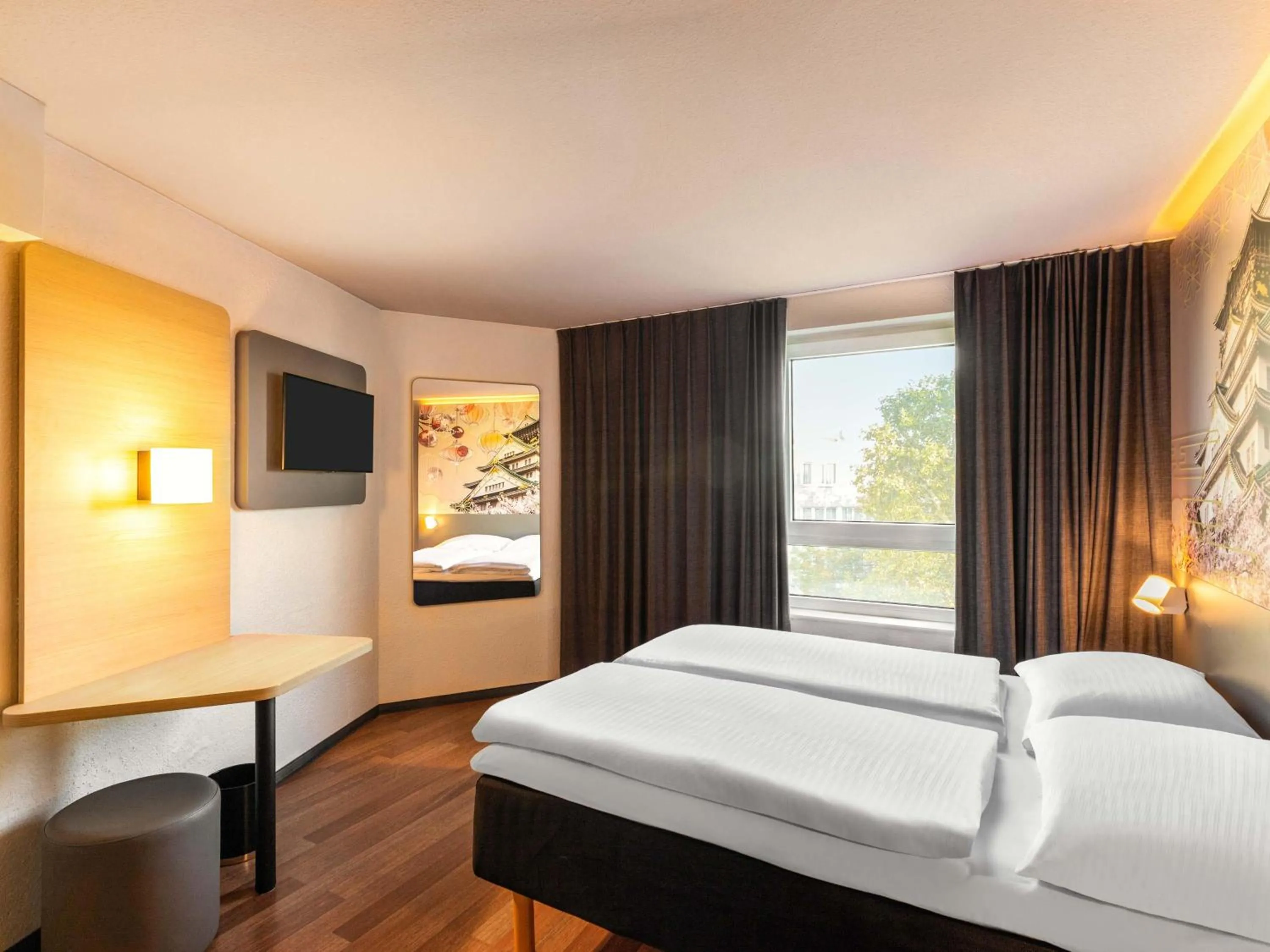 Photo of the whole room, Bed in B&B Hotel Düsseldorf-Hbf