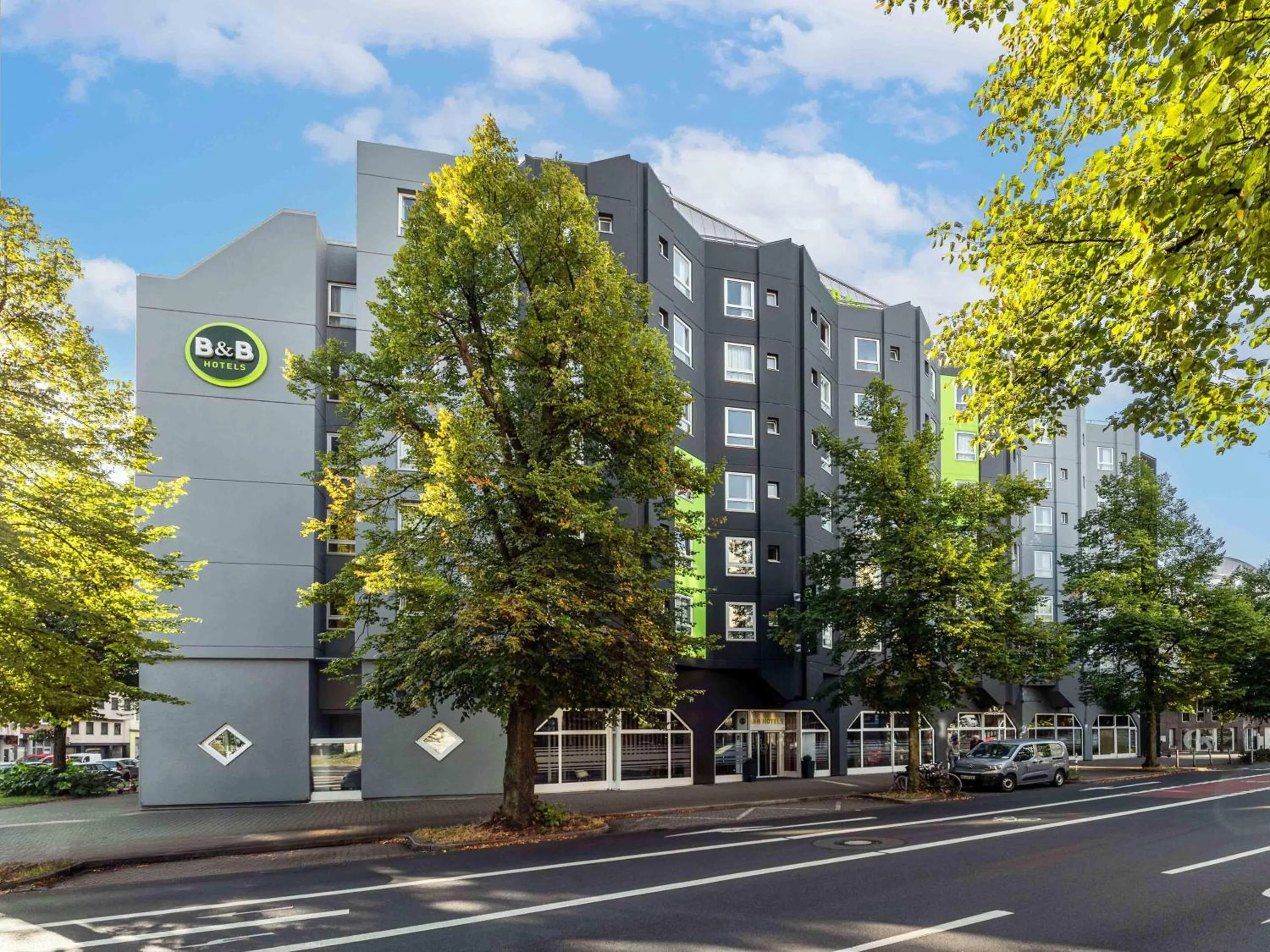 Property building in B&B Hotel Düsseldorf-Hbf