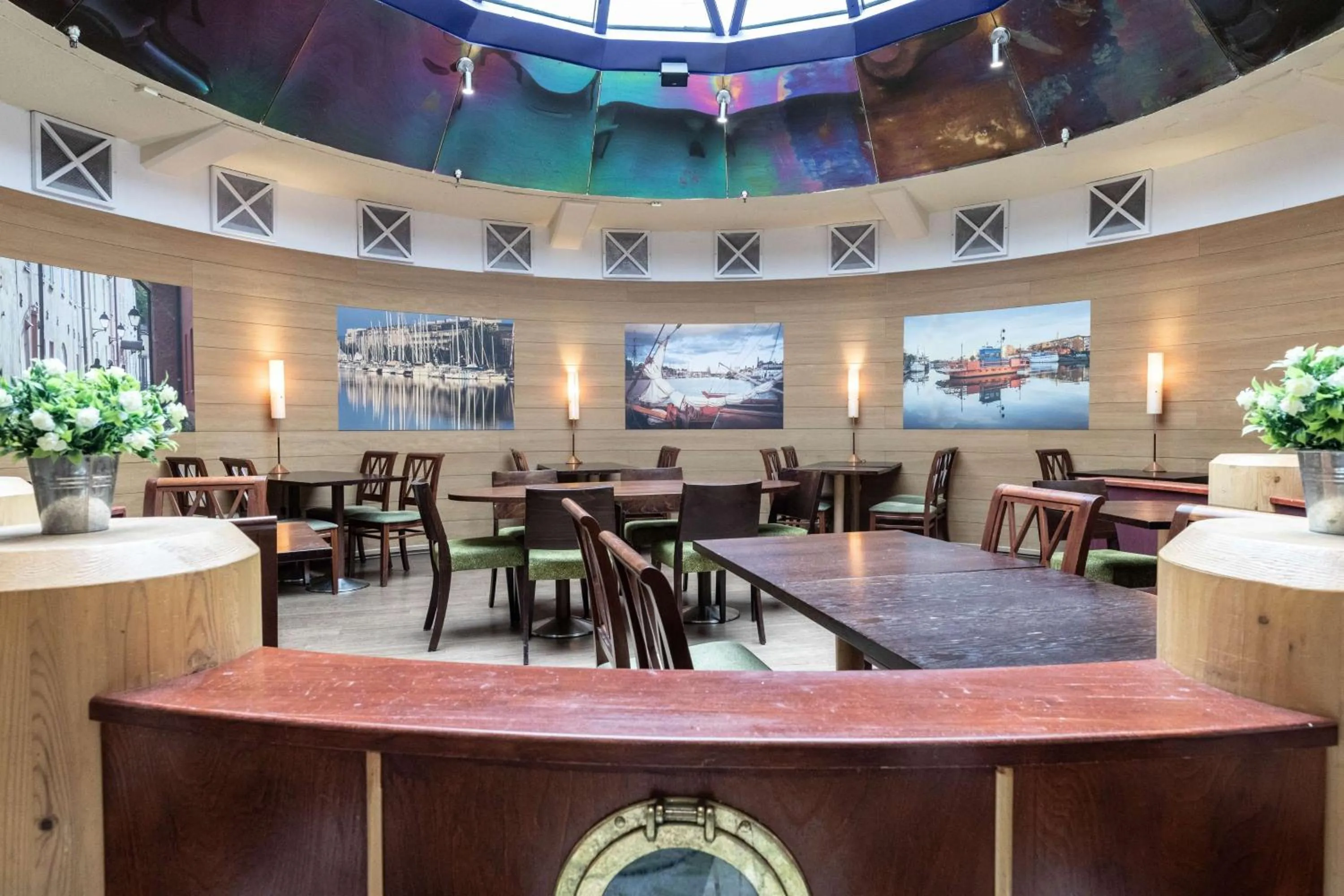 Restaurant/places to eat in Scandic Atrium