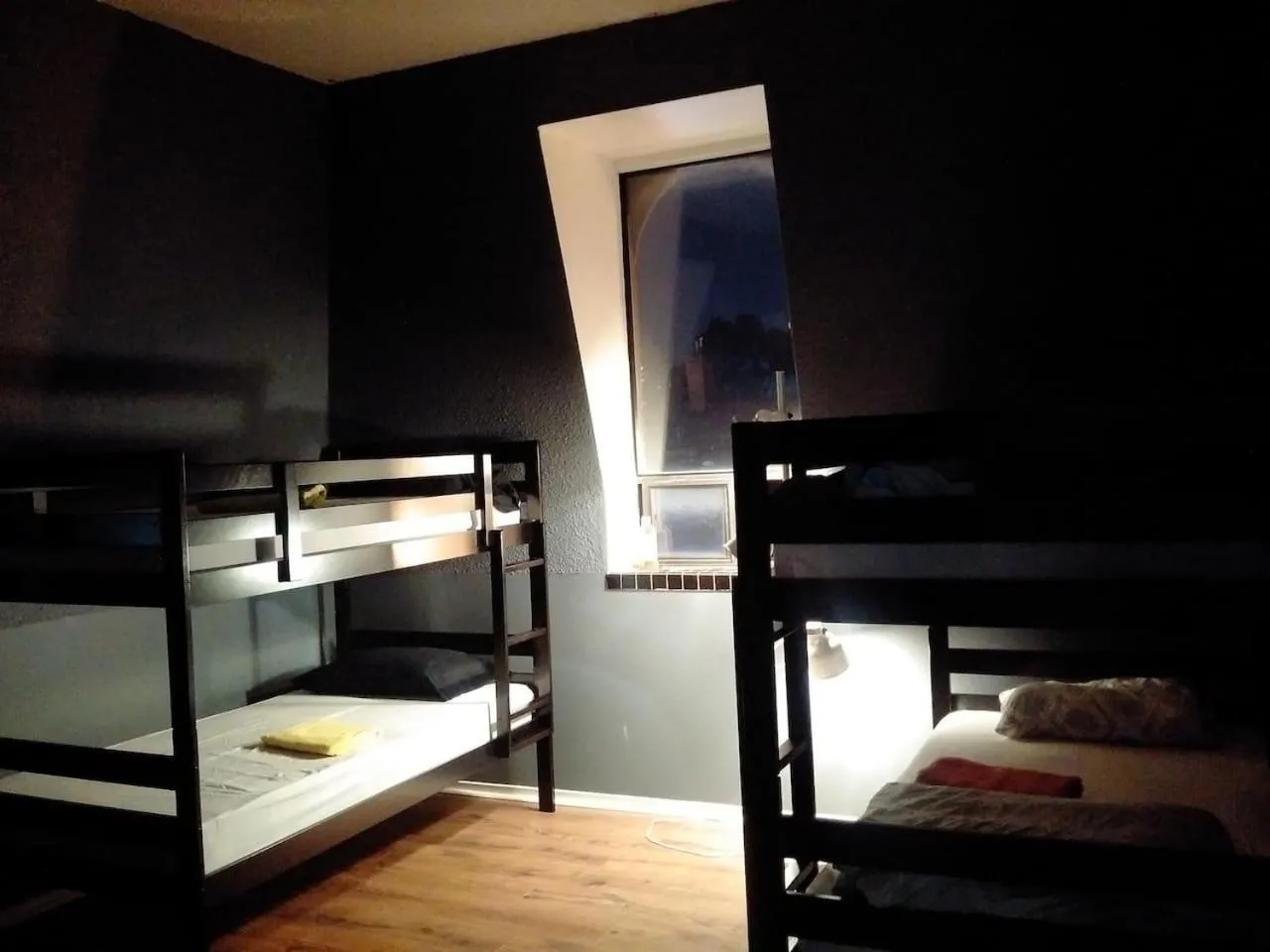 Night, Bed in The Parkdale Hostellerie