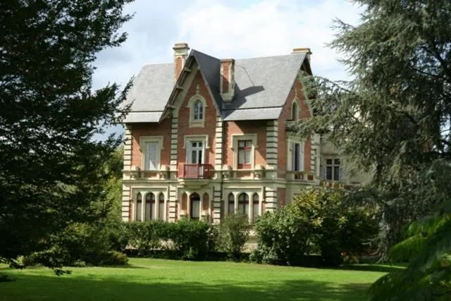 Property building in Château de Belle Poule