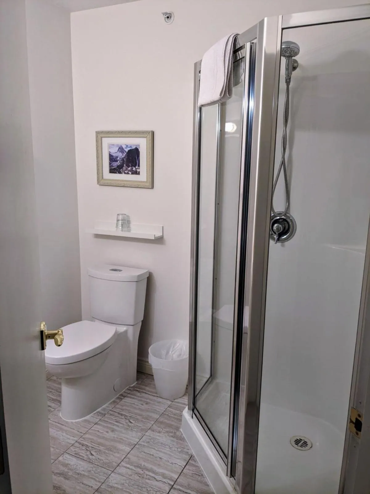 Shower in Courthouse Inn Revelstoke