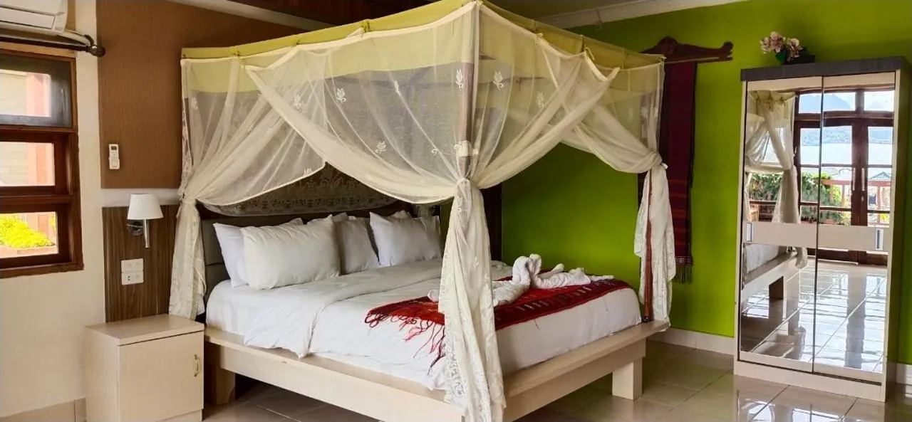 Bed in Toba Village Inn