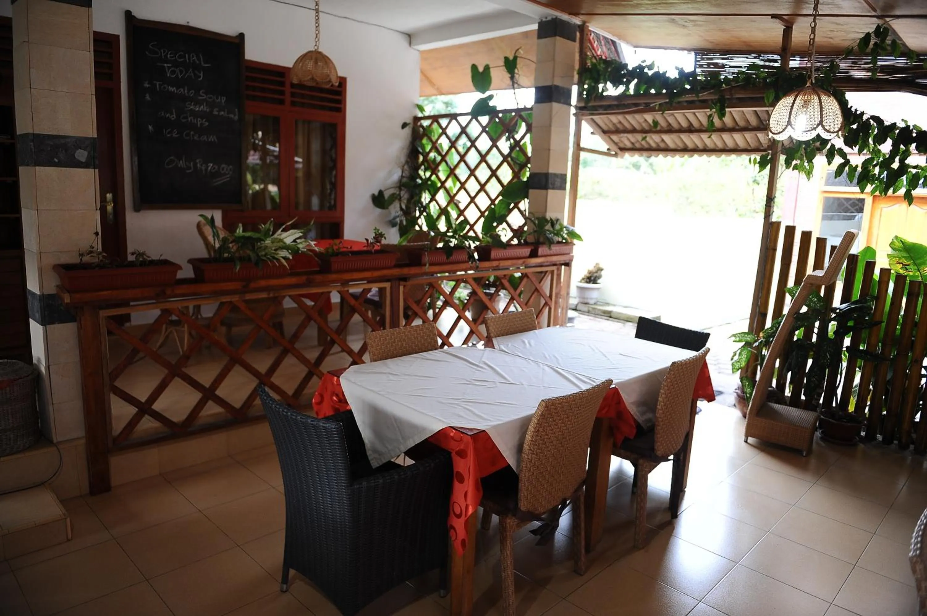 Restaurant/places to eat in Toba Village Inn