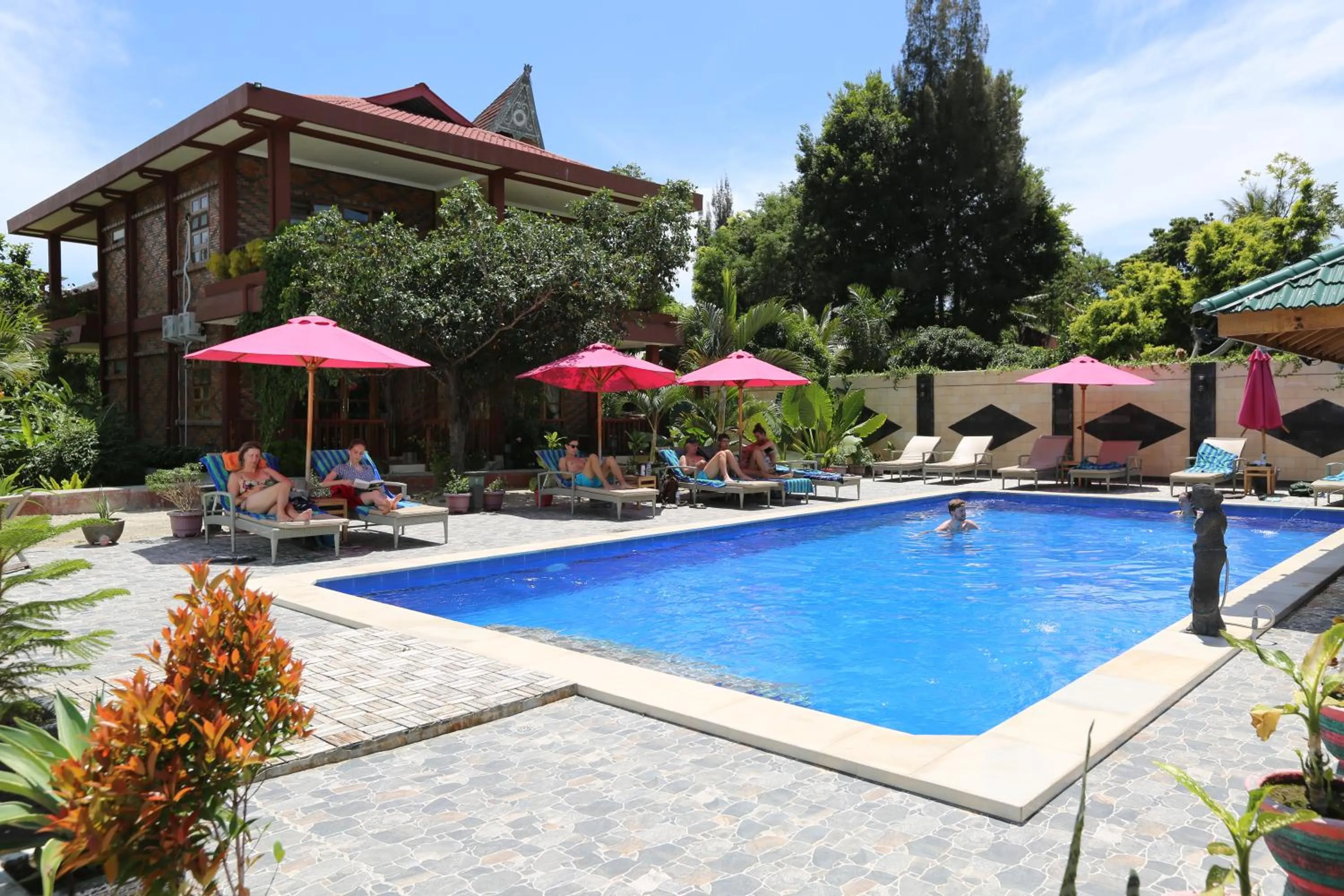 Swimming pool in Toba Village Inn