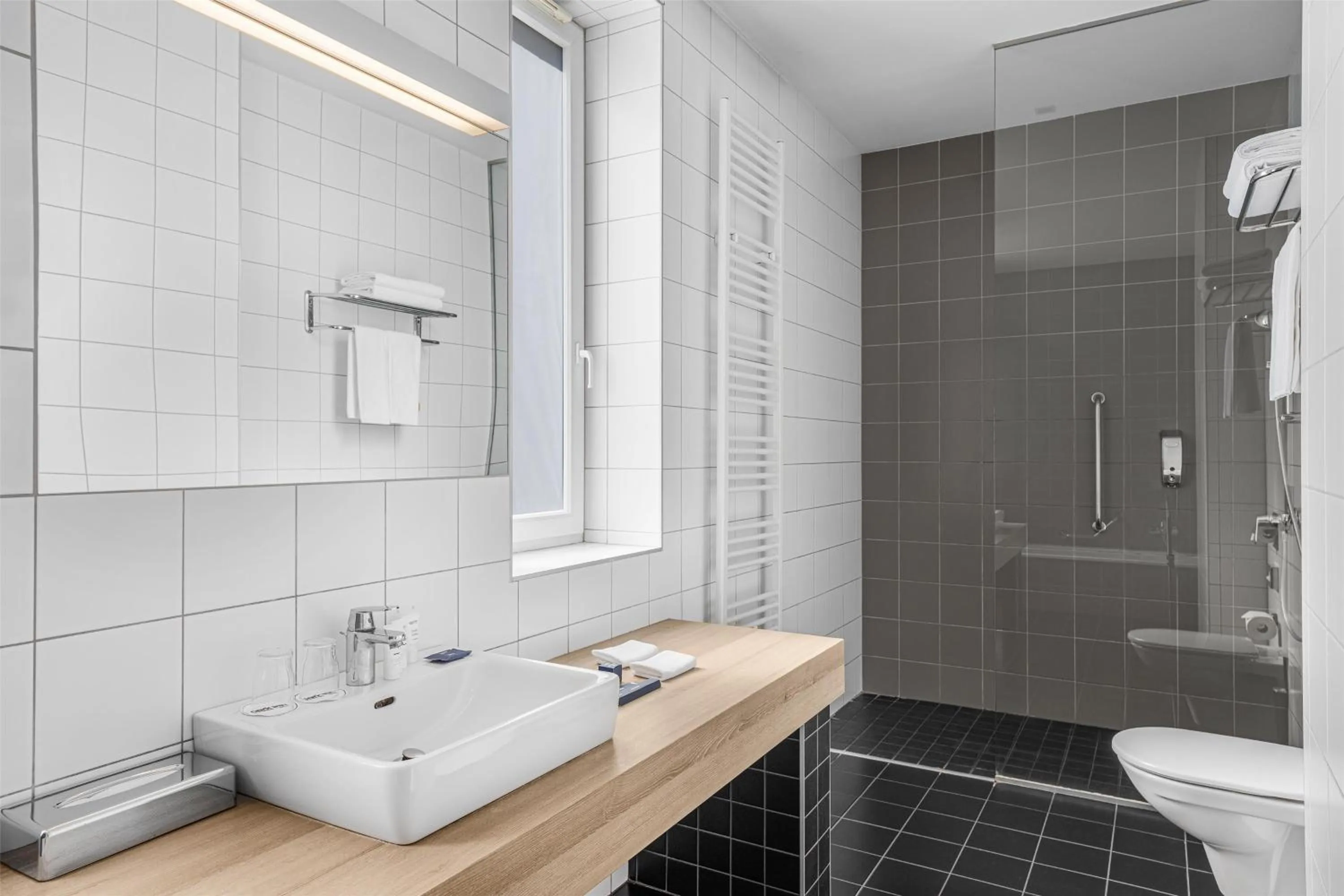 Bathroom in Park Inn By Radisson Budapest