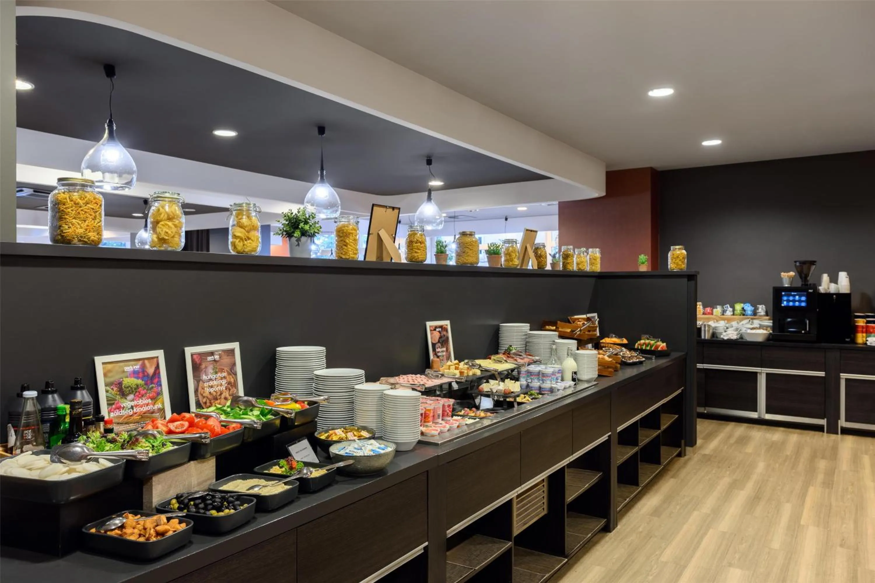 Restaurant/places to eat in Park Inn By Radisson Budapest