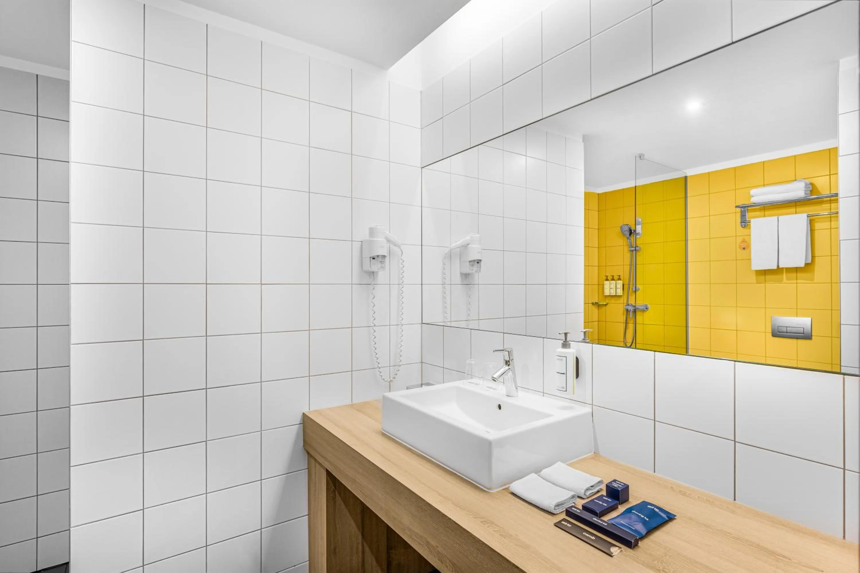 Shower in Park Inn By Radisson Budapest