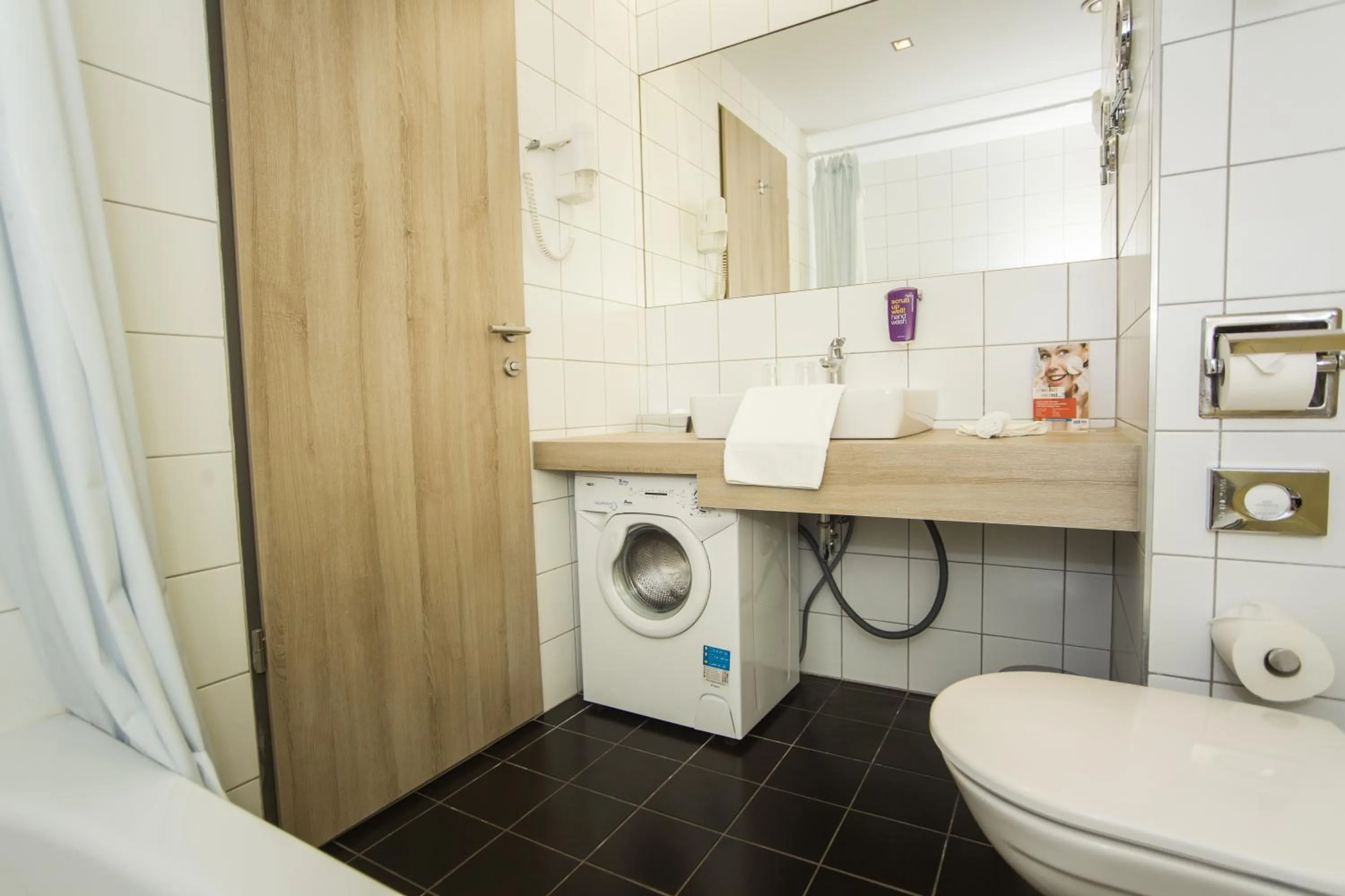 Bathroom in Park Inn By Radisson Budapest