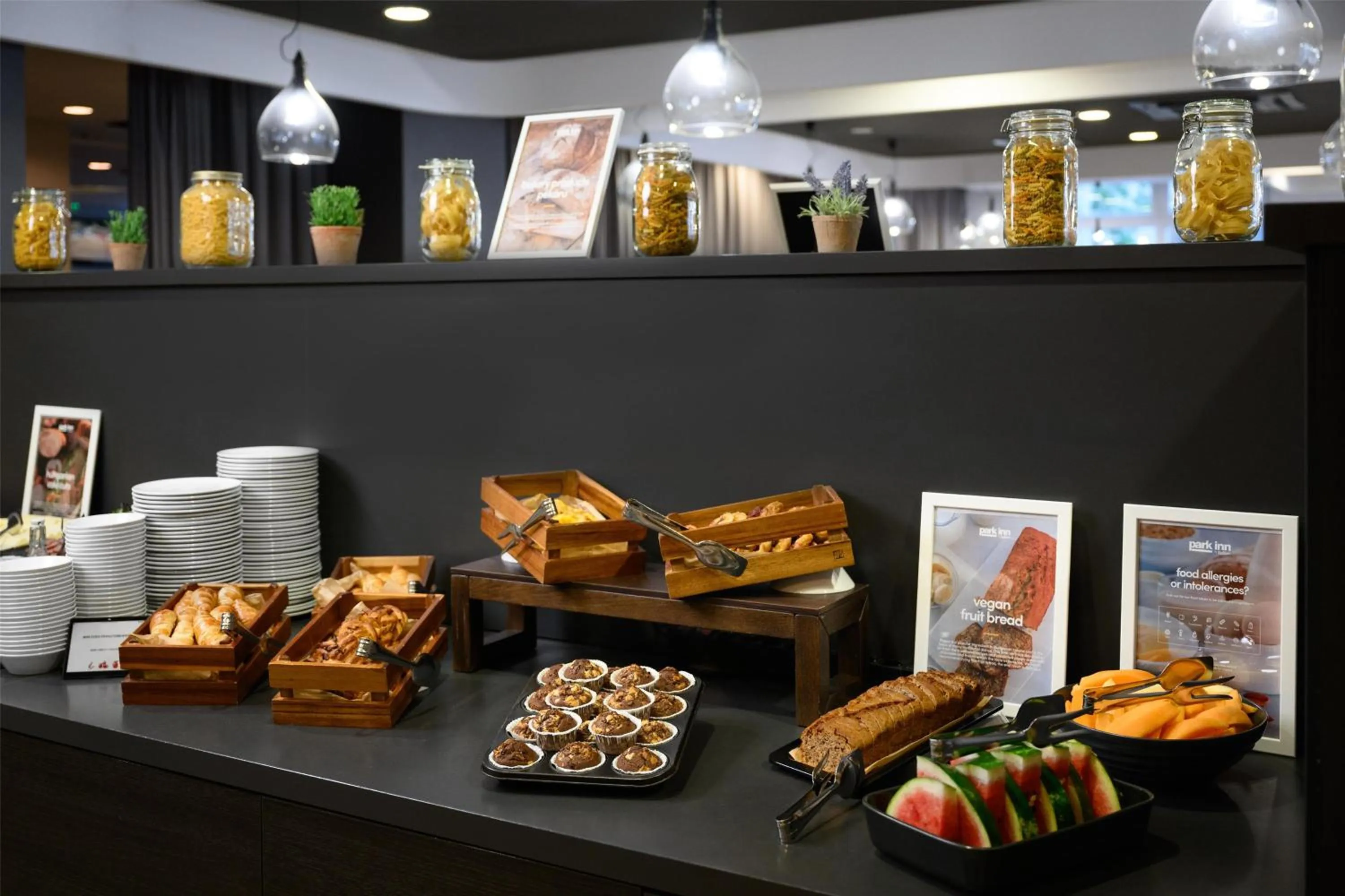 Restaurant/places to eat in Park Inn By Radisson Budapest