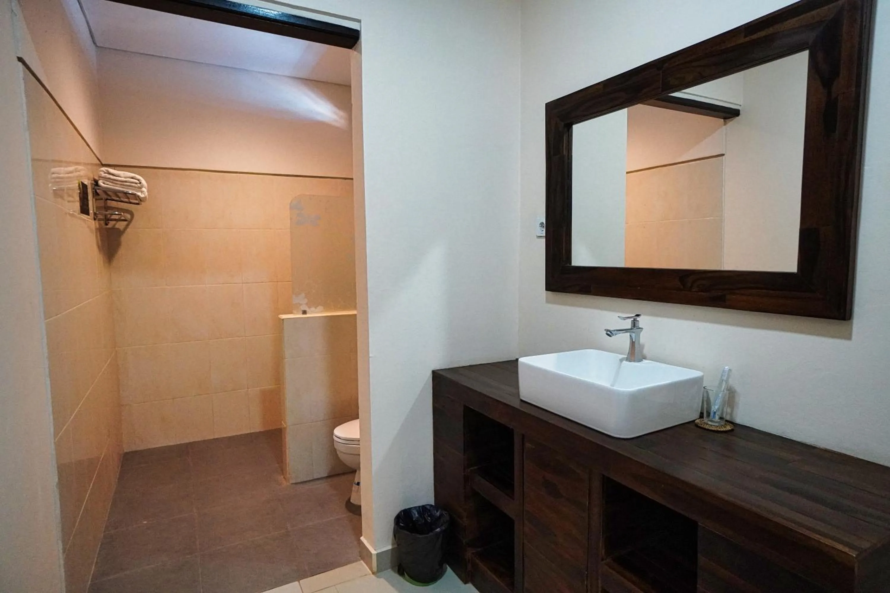 Toilet in Adil Villa & Resort