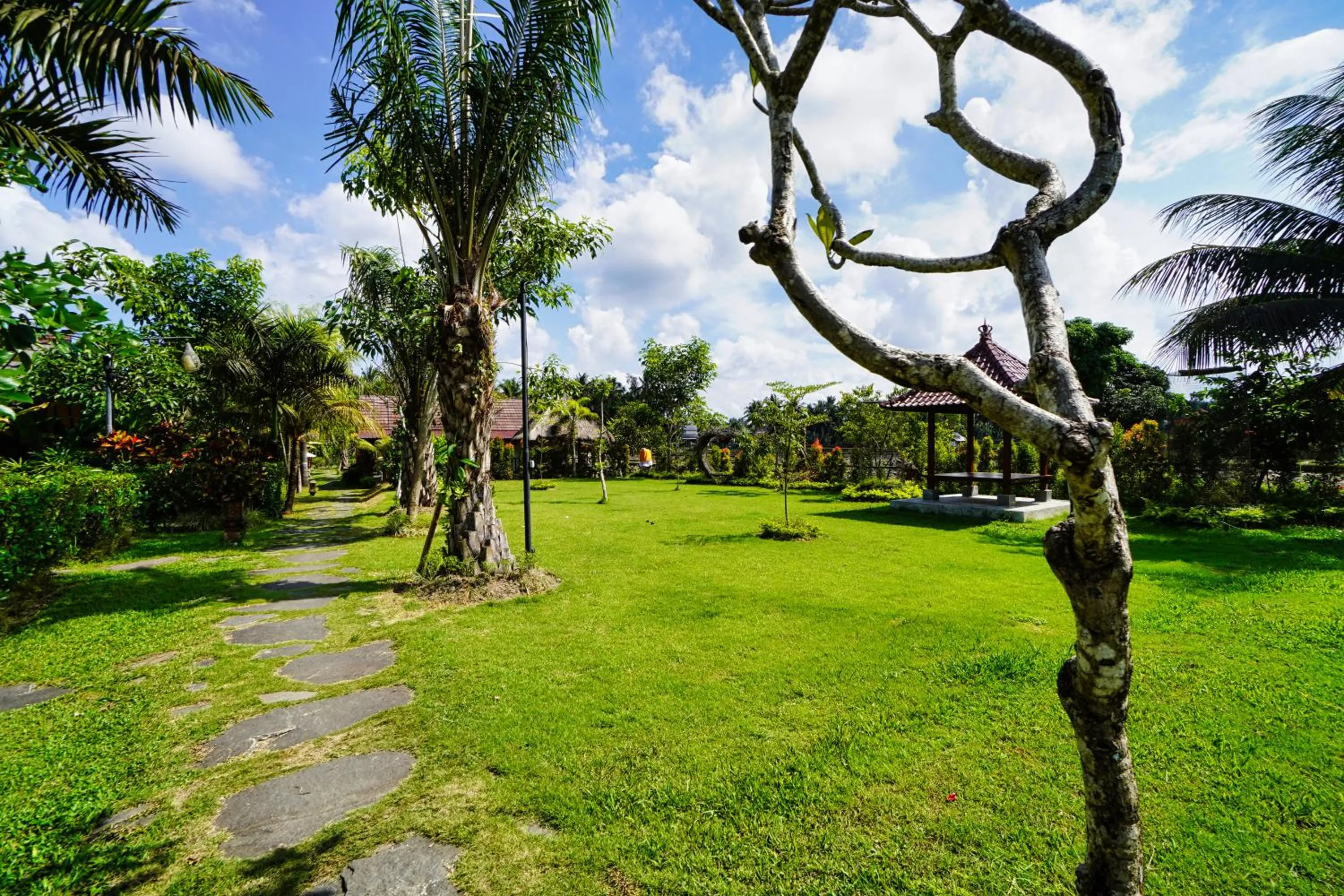 Garden in Adil Villa & Resort