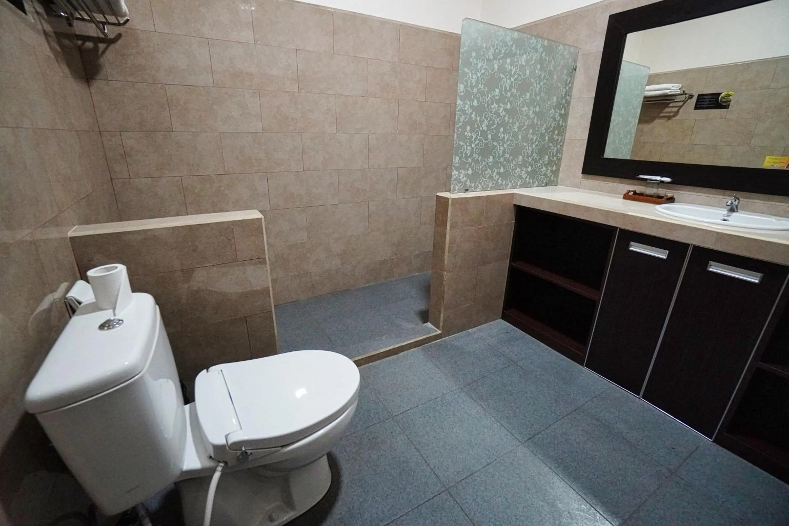 Toilet in Adil Villa & Resort