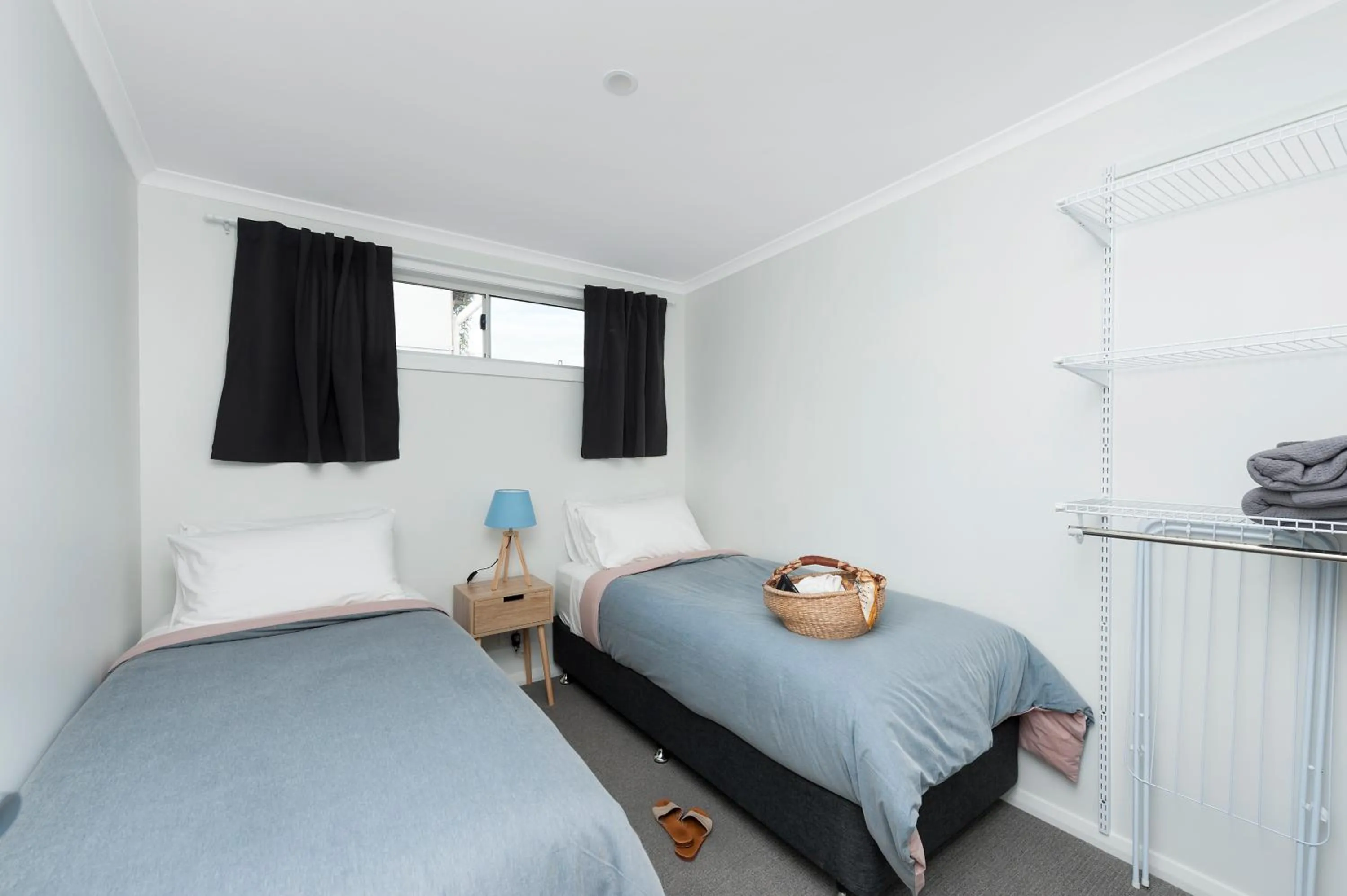 Bedroom, Bed in 125 Milton