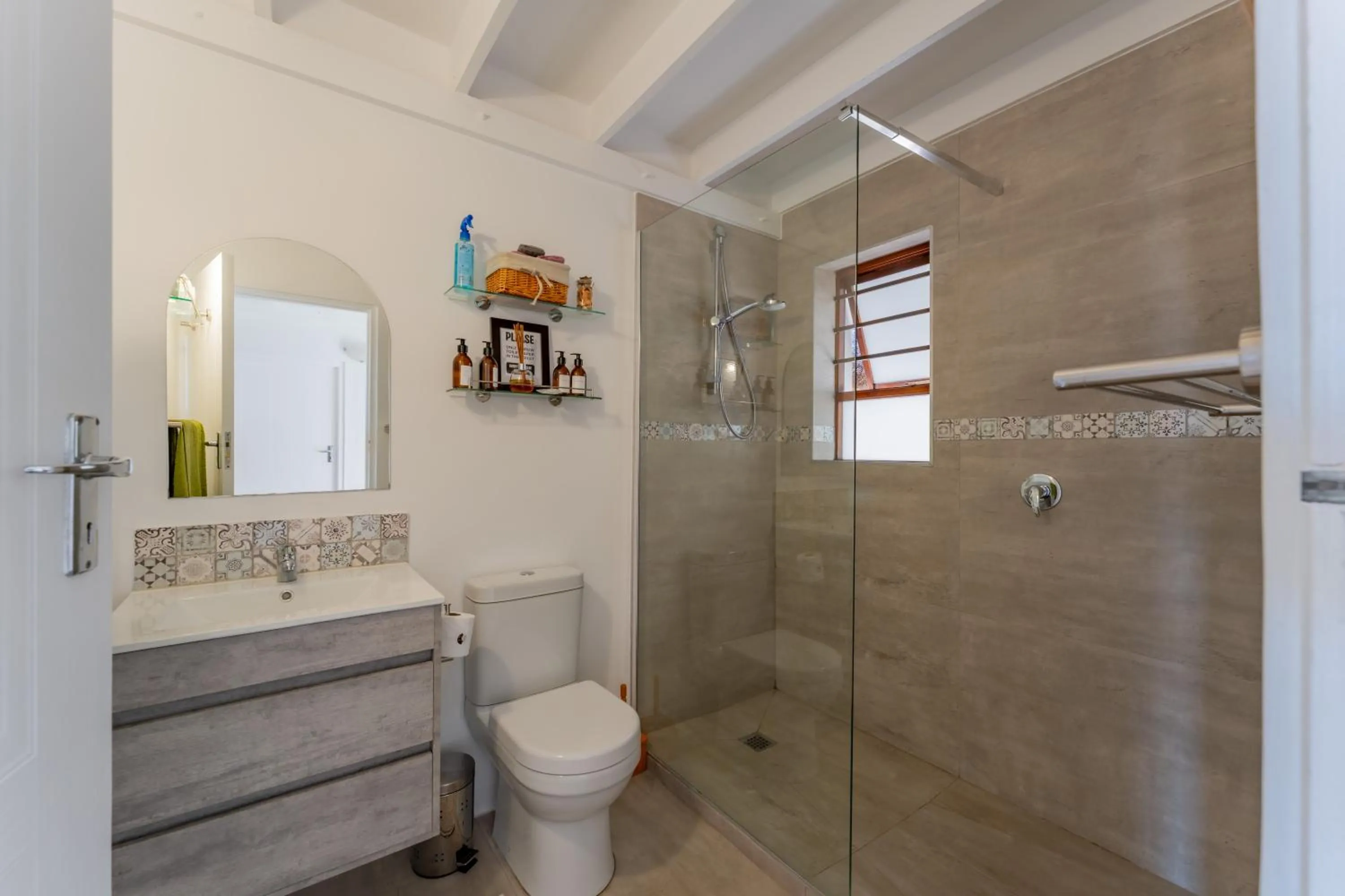 Bathroom in Cycads on Sea Guest House