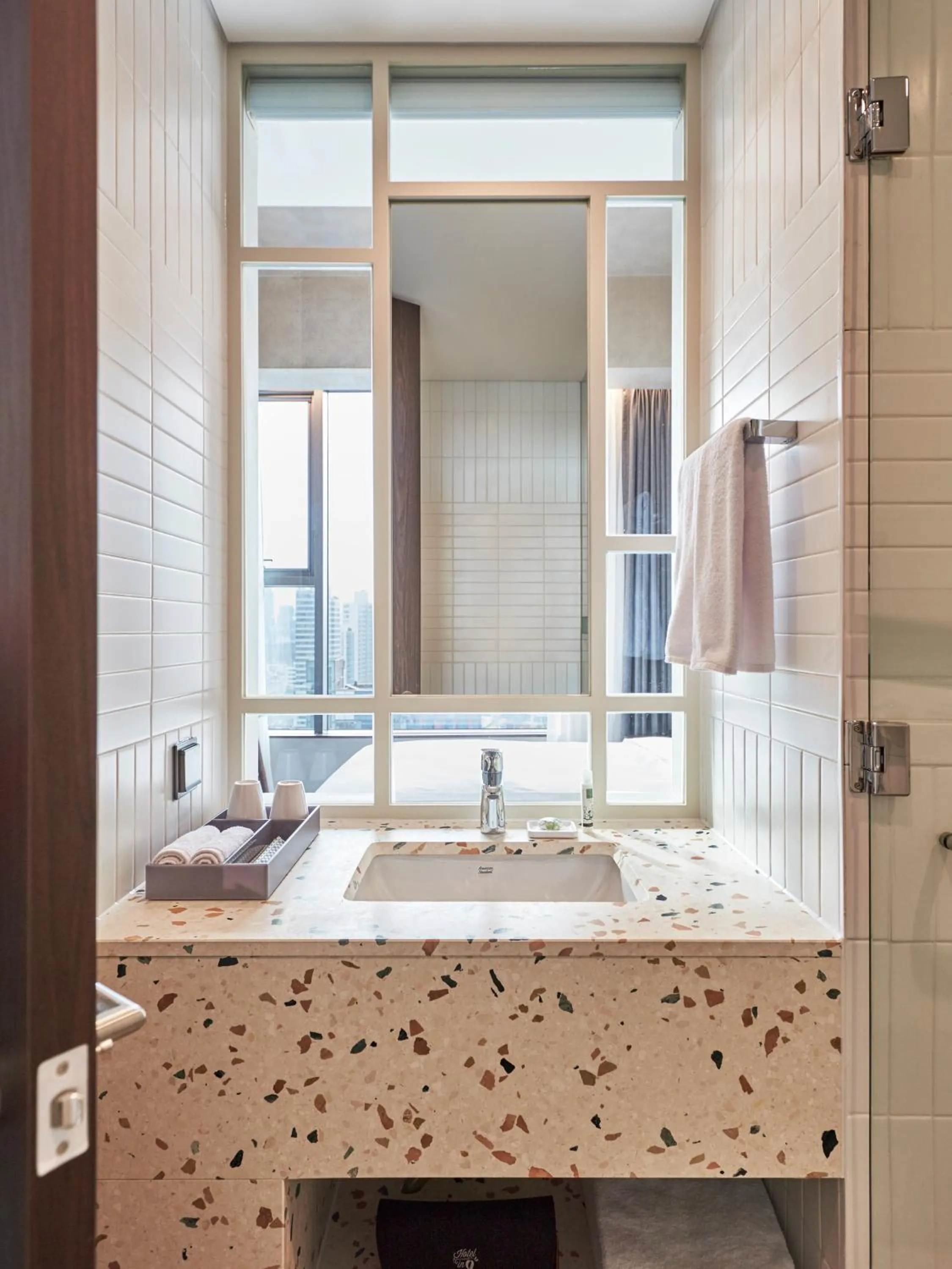 Shower in HOTEL in 9 Gangnam