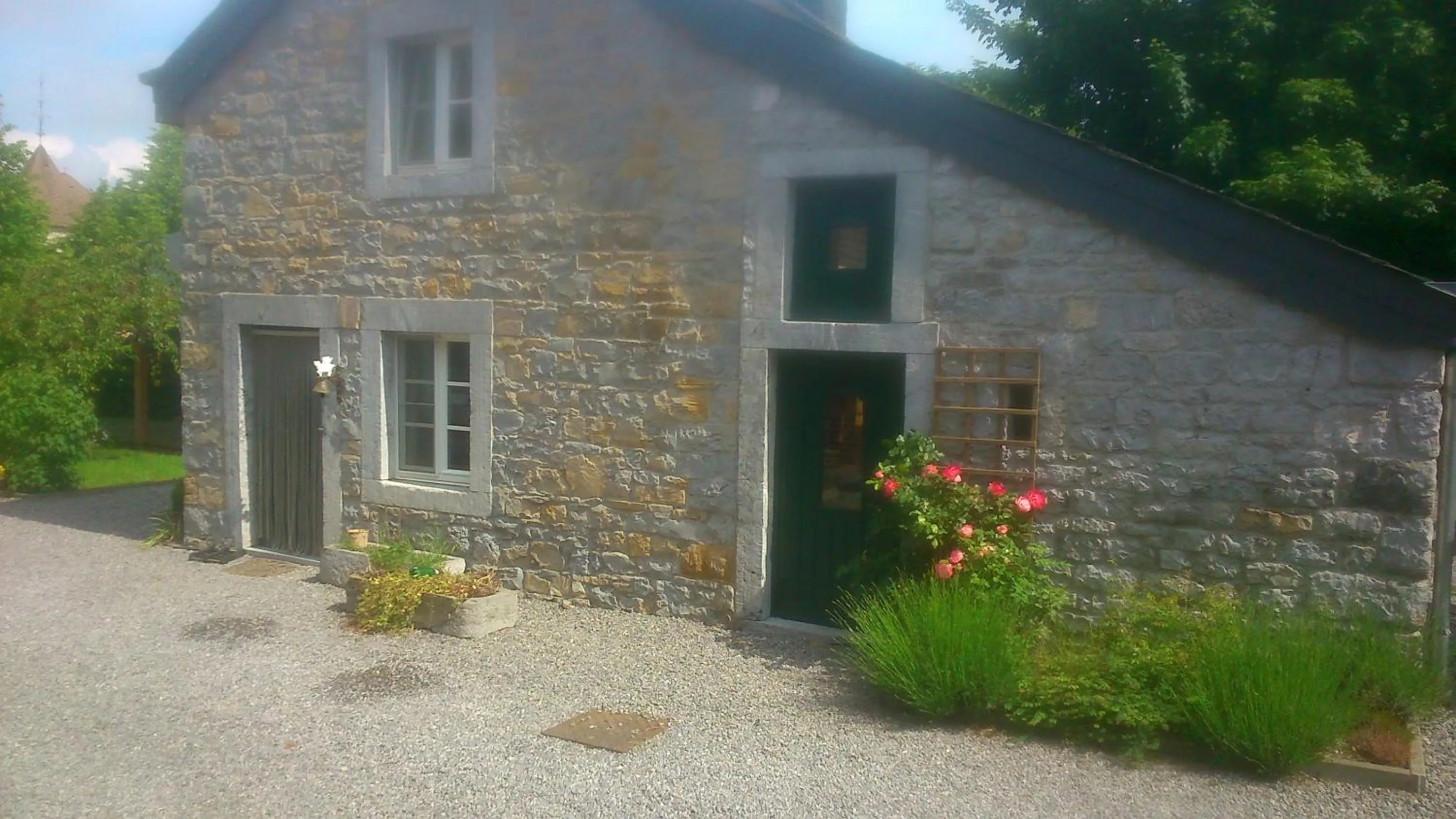 Facade/entrance in B&B Au Coeur de Villers