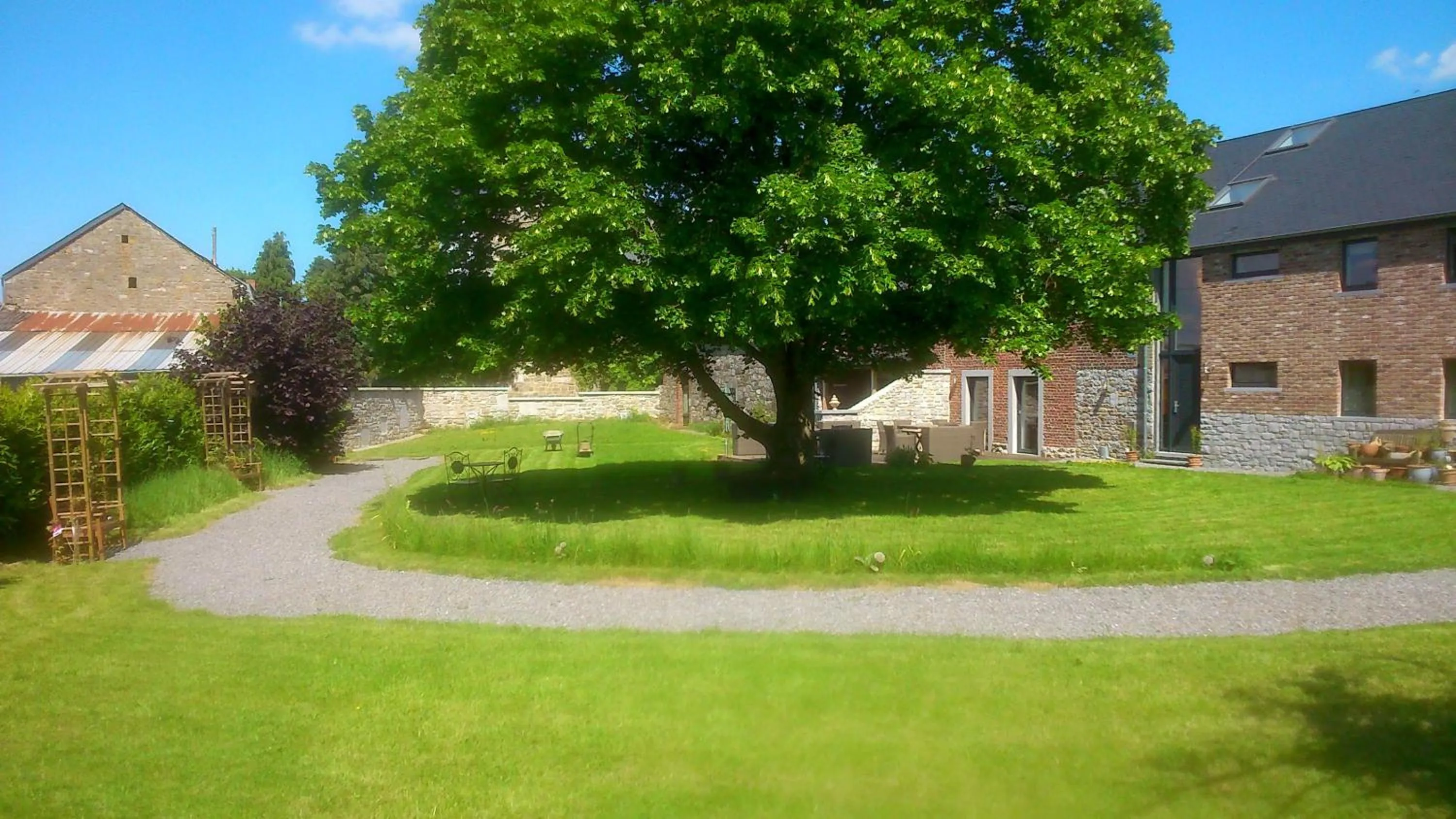 Garden in B&B Au Coeur de Villers