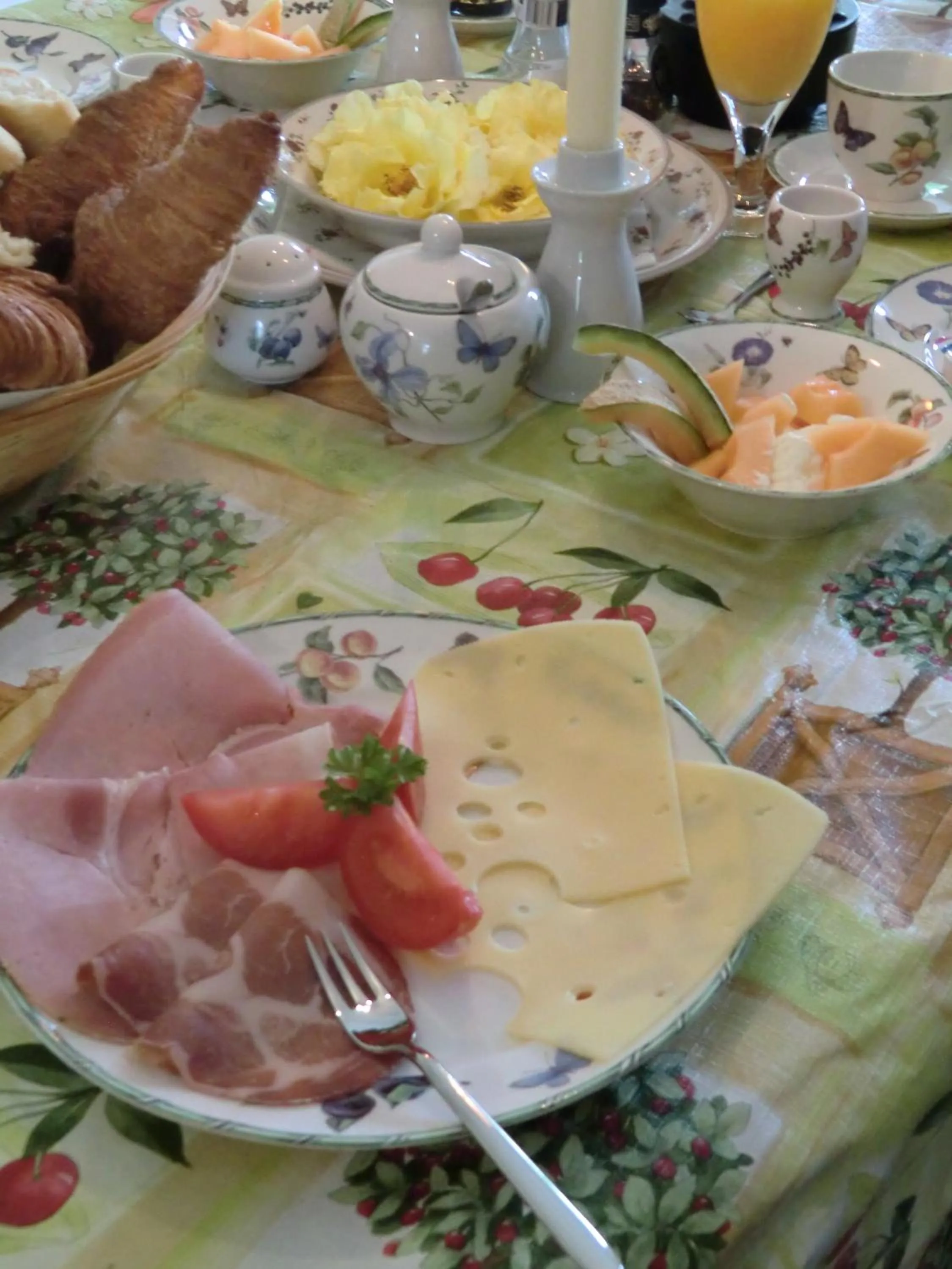 Continental breakfast in B&B Au Coeur de Villers