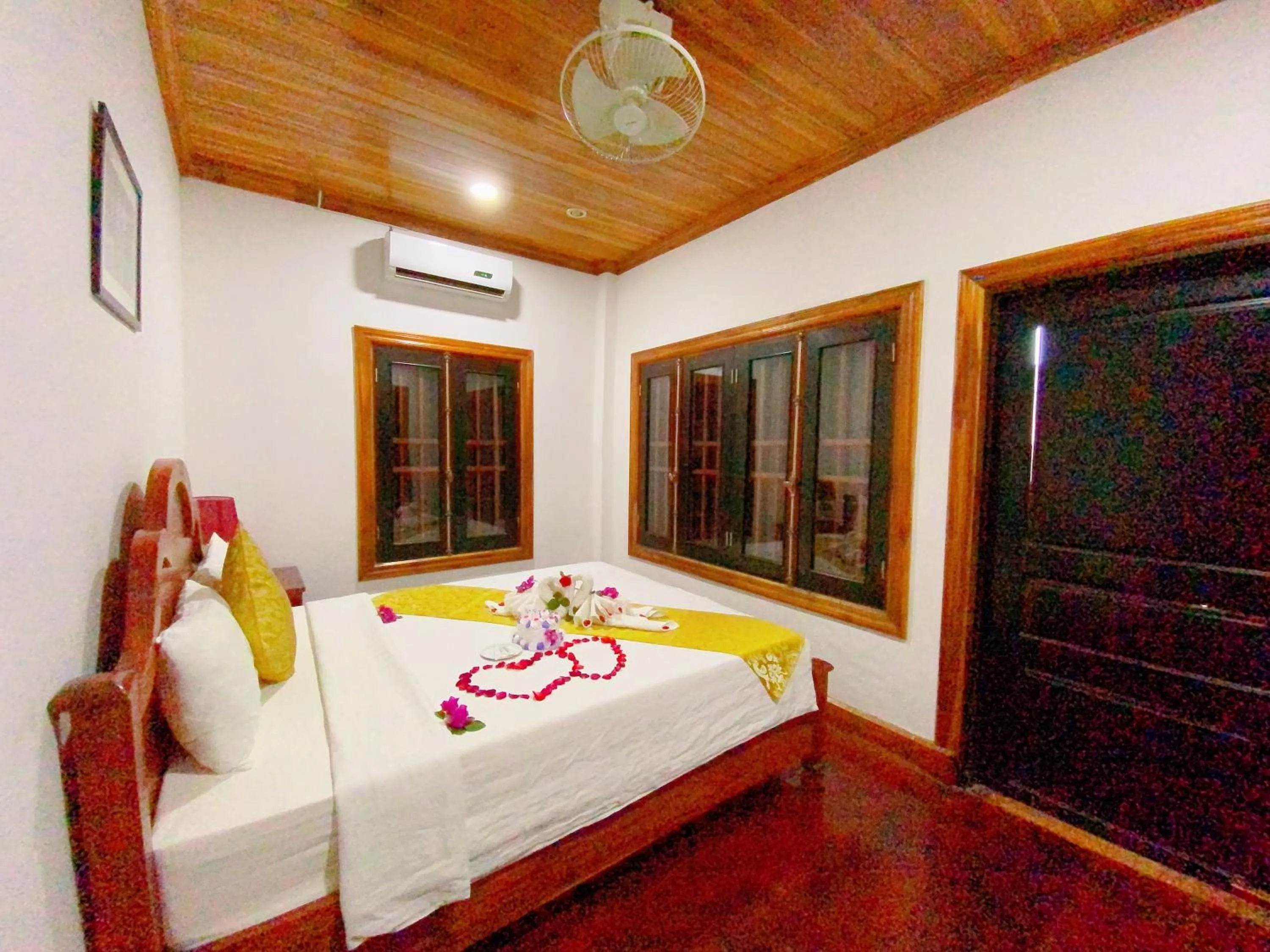 Photo of the whole room, Bed in Elephant Boutique Hotel