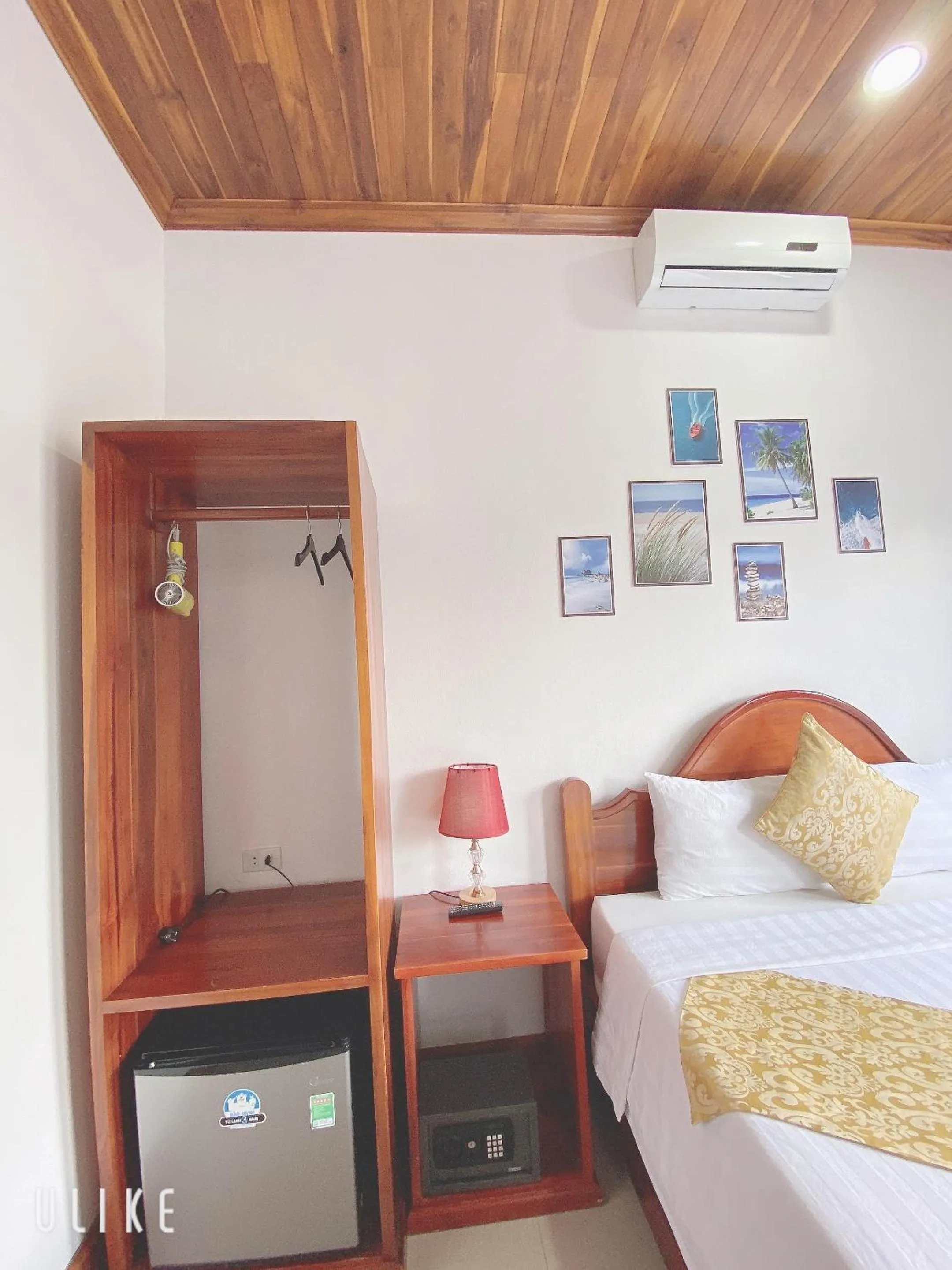 wardrobe, Bed in Elephant Boutique Hotel