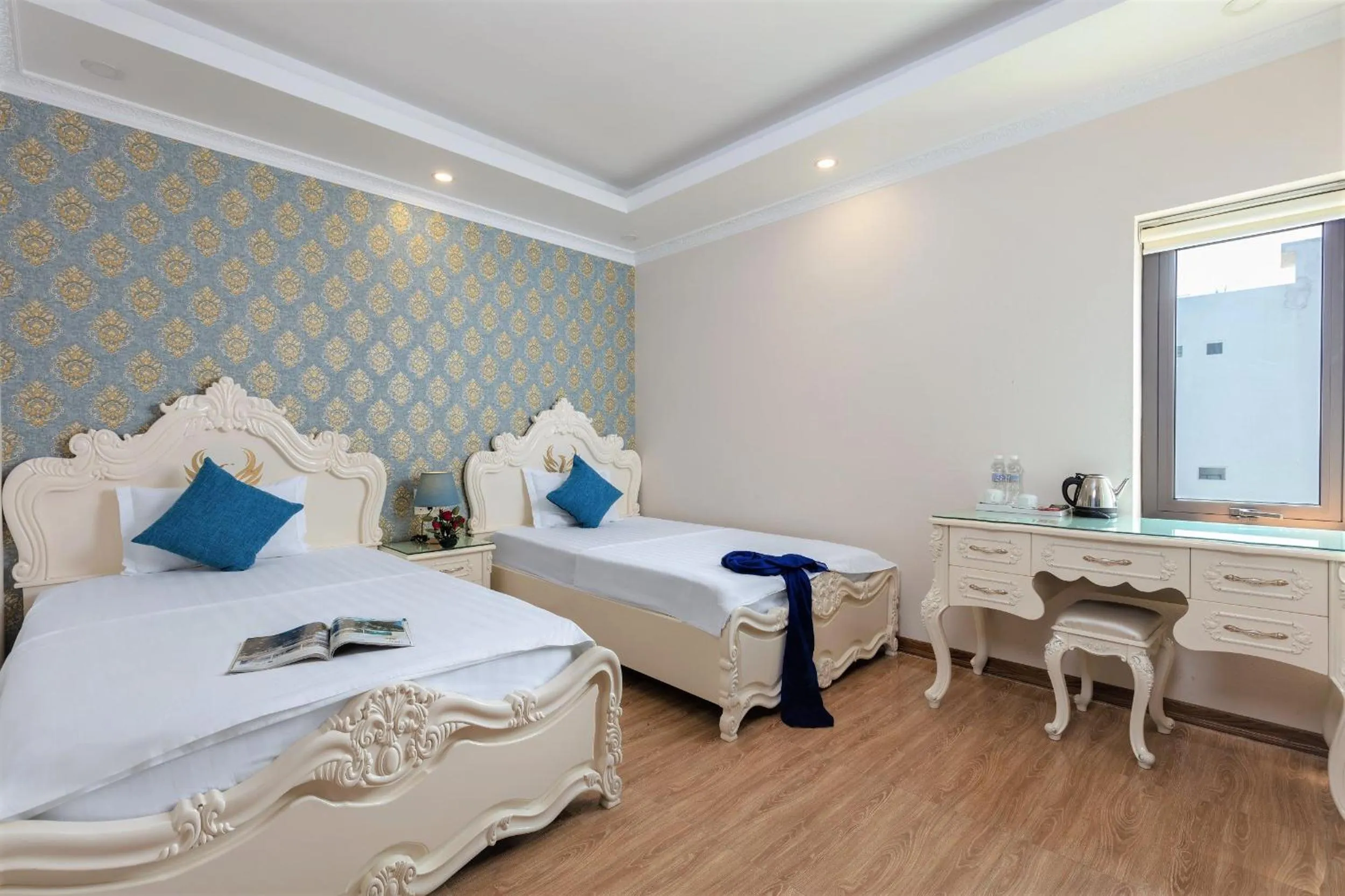 hair dresser, Bed in Phoenix Hotel Ha Long