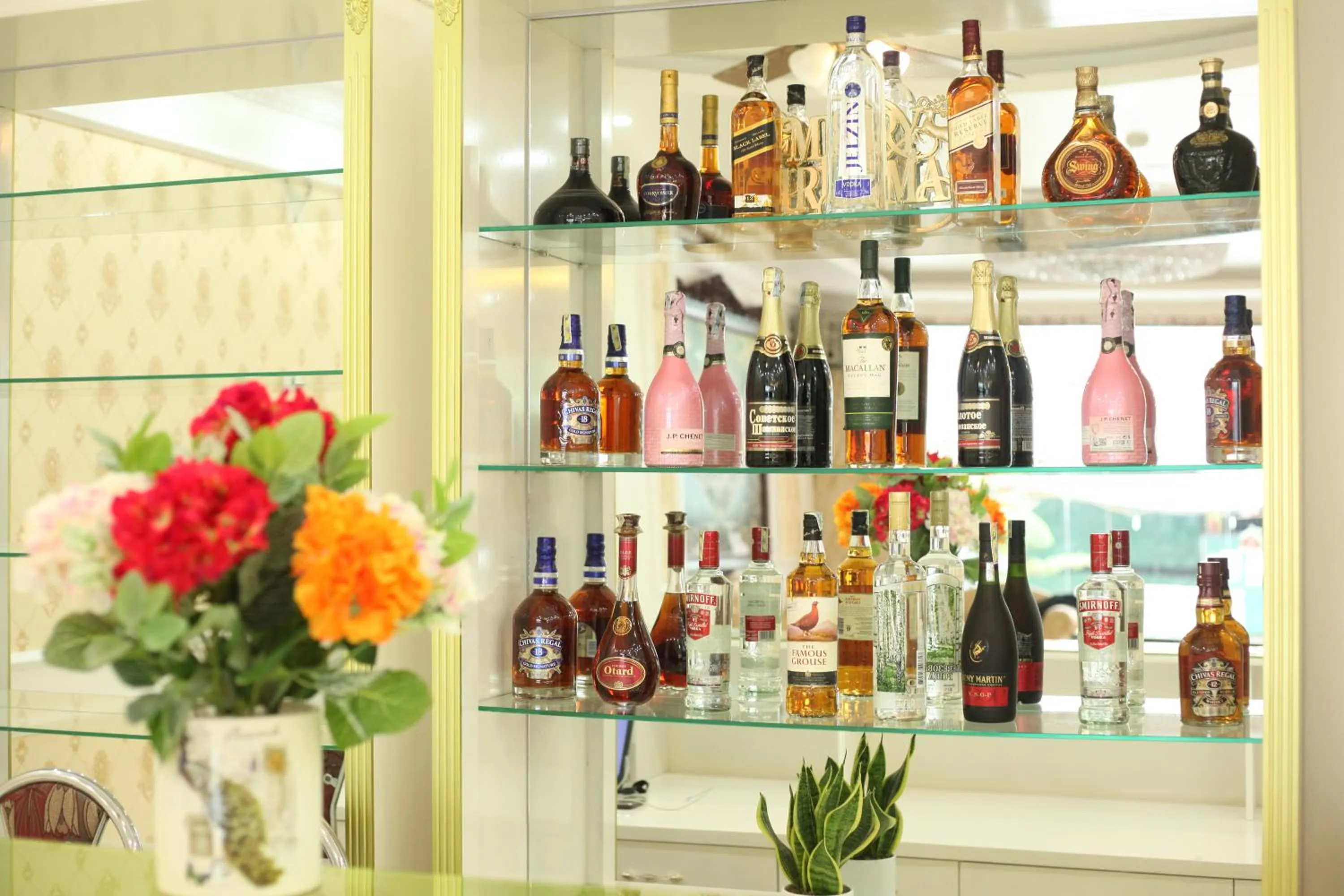 Lounge or bar in Phoenix Hotel Ha Long