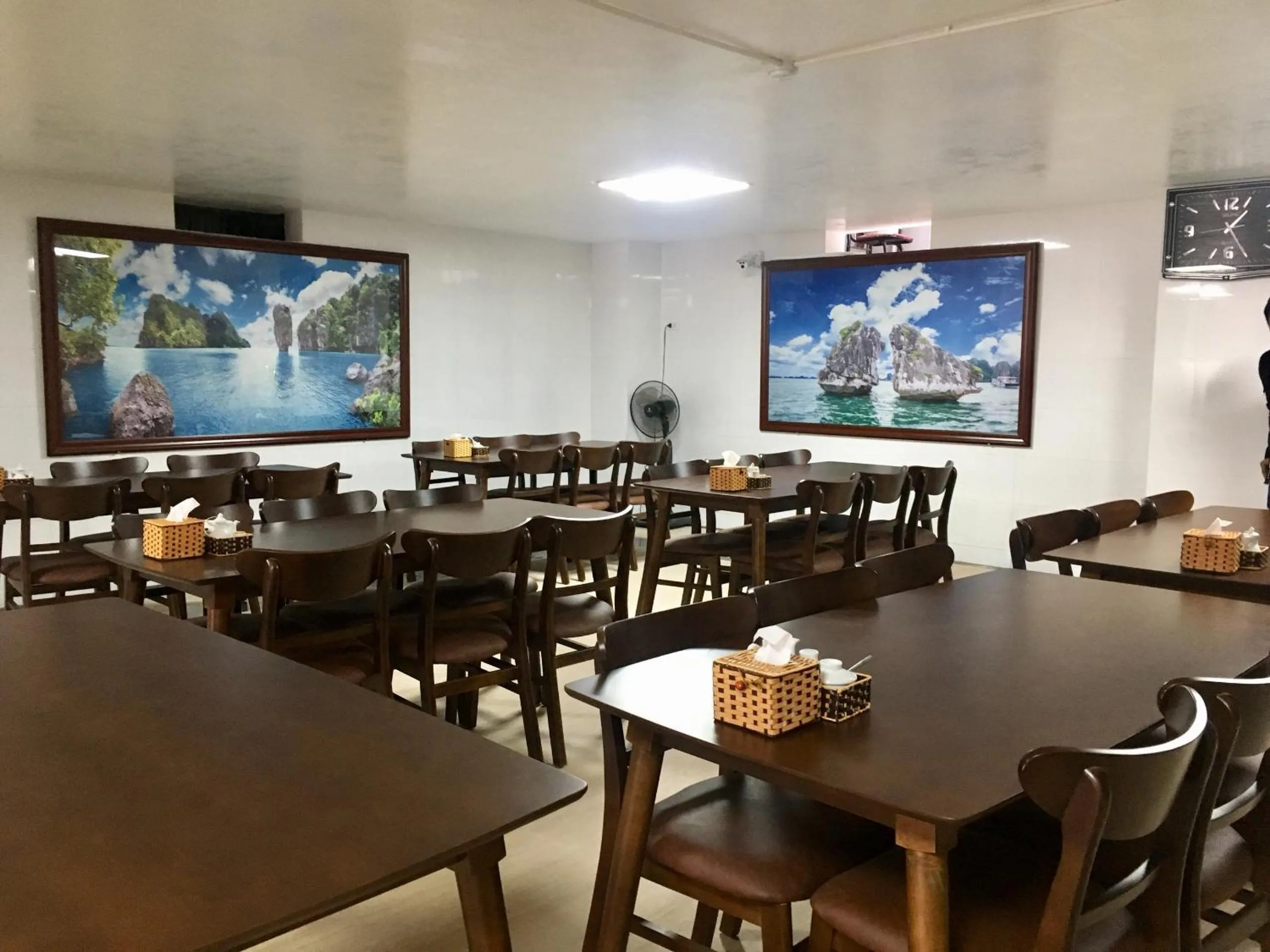 Restaurant/places to eat in Phoenix Hotel Ha Long