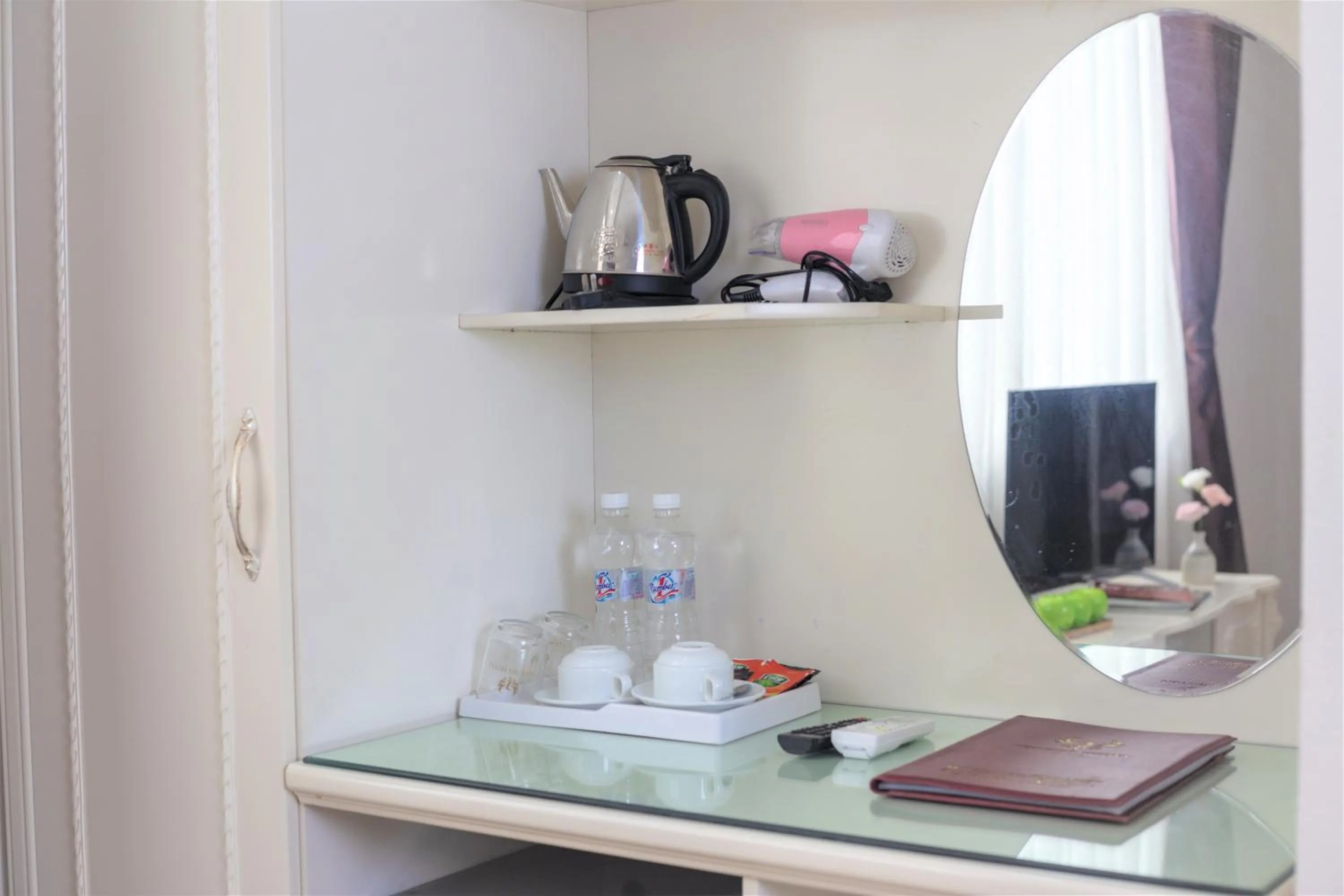 Kitchen or kitchenette in Phoenix Hotel Ha Long