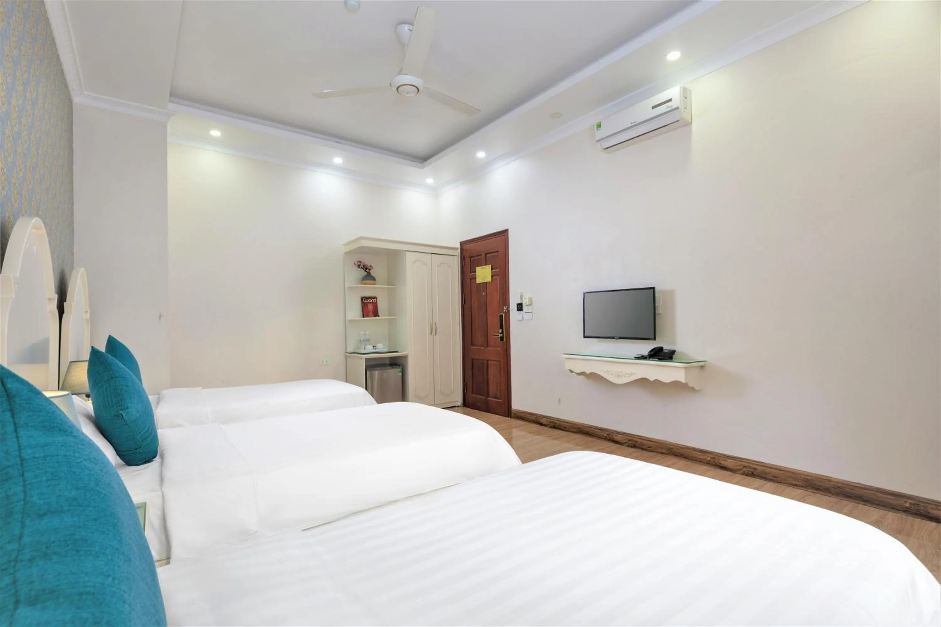 Bed in Phoenix Hotel Ha Long