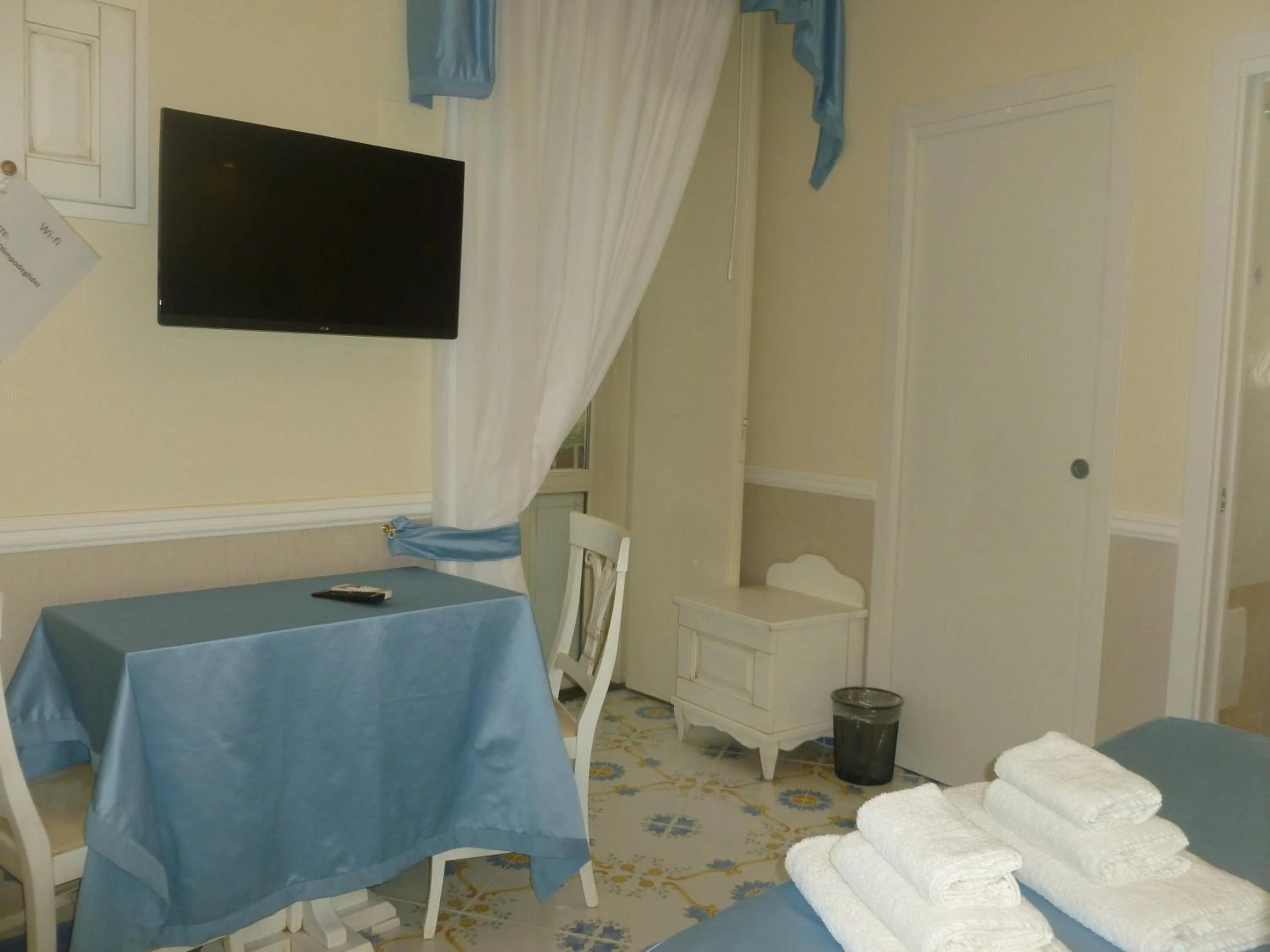 Photo of the whole room, Bed in Olimpo degli Dei