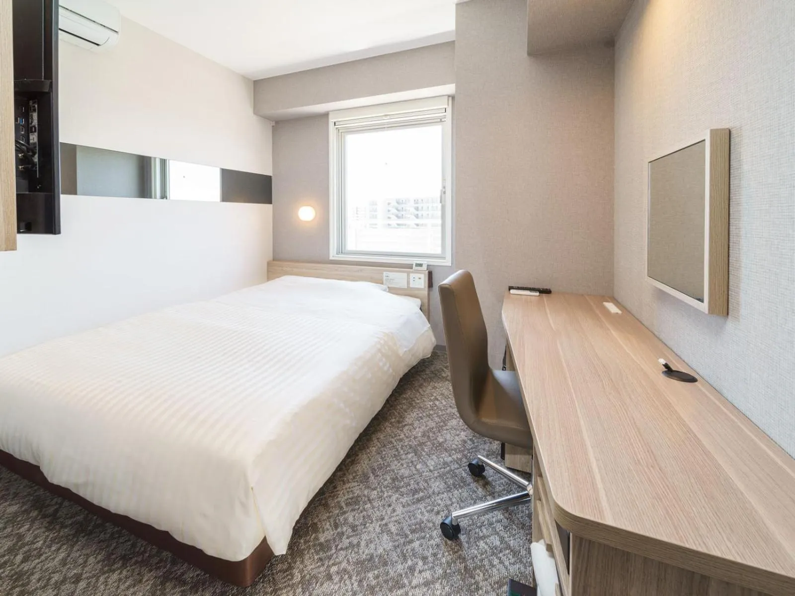 Photo of the whole room, Bed in Super Hotel Shonan Fujisawaeki Minamiguchi