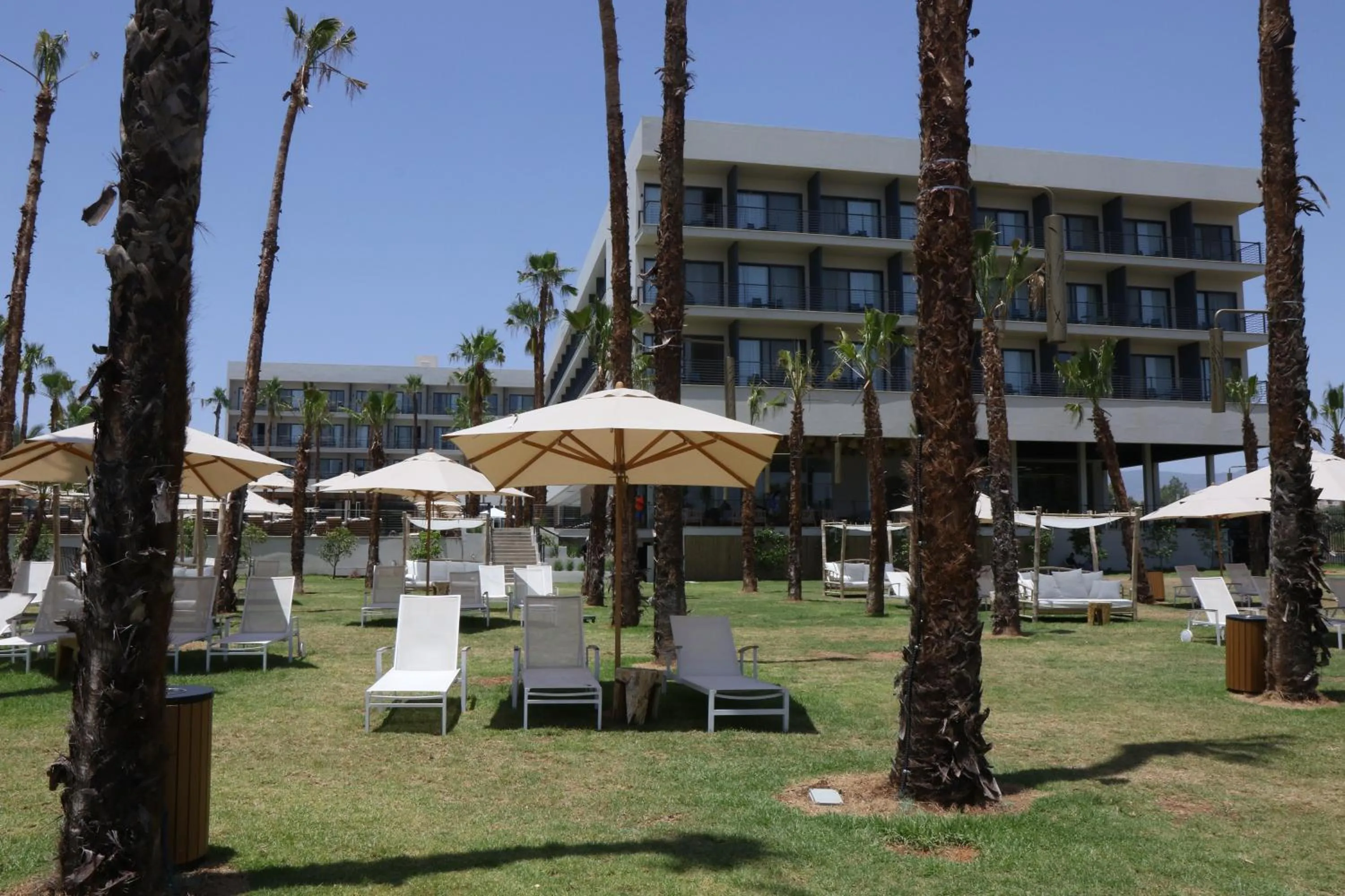 Garden in Gomeh by Isrotel Design