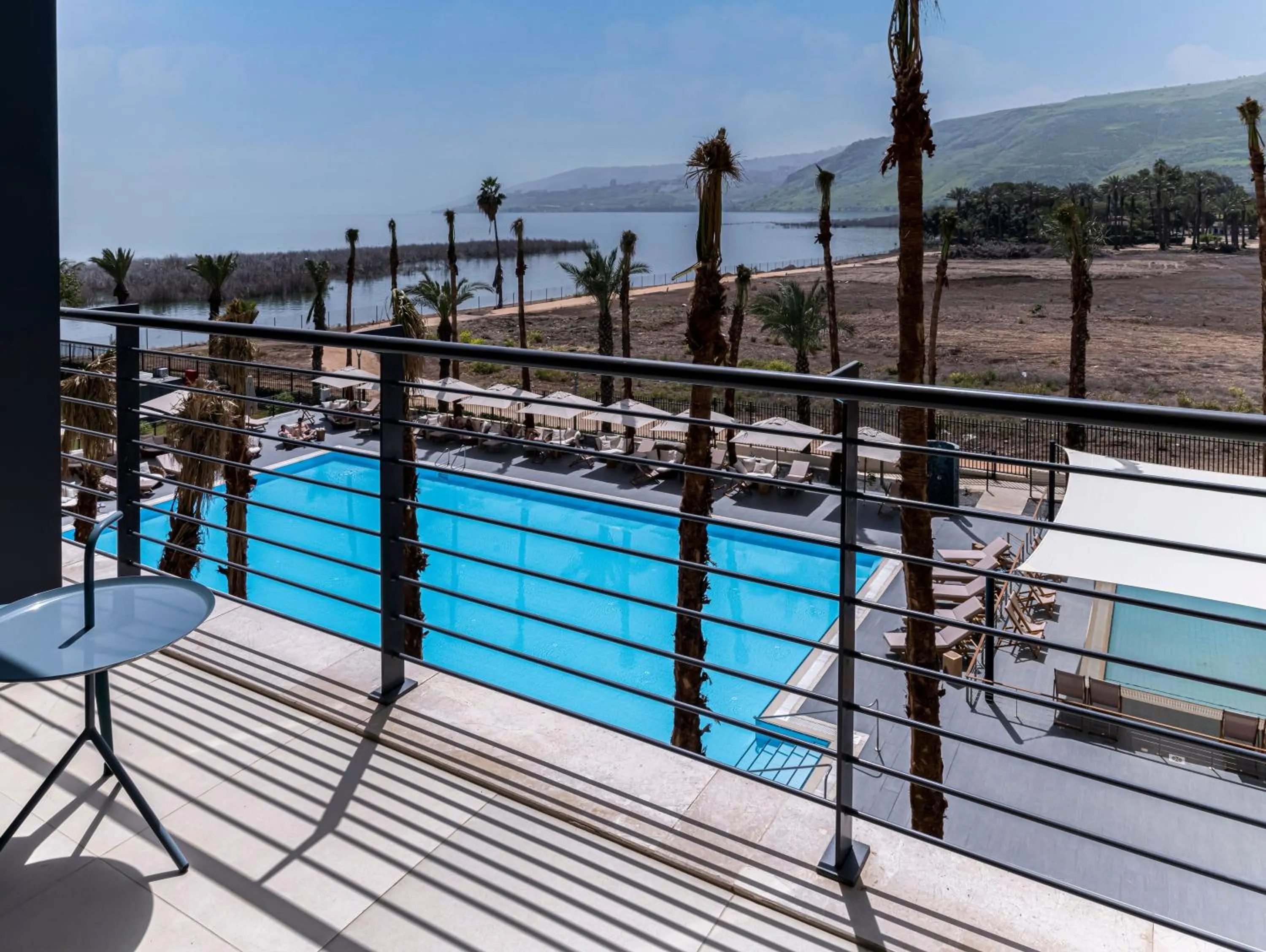 Swimming pool in Gomeh by Isrotel Design