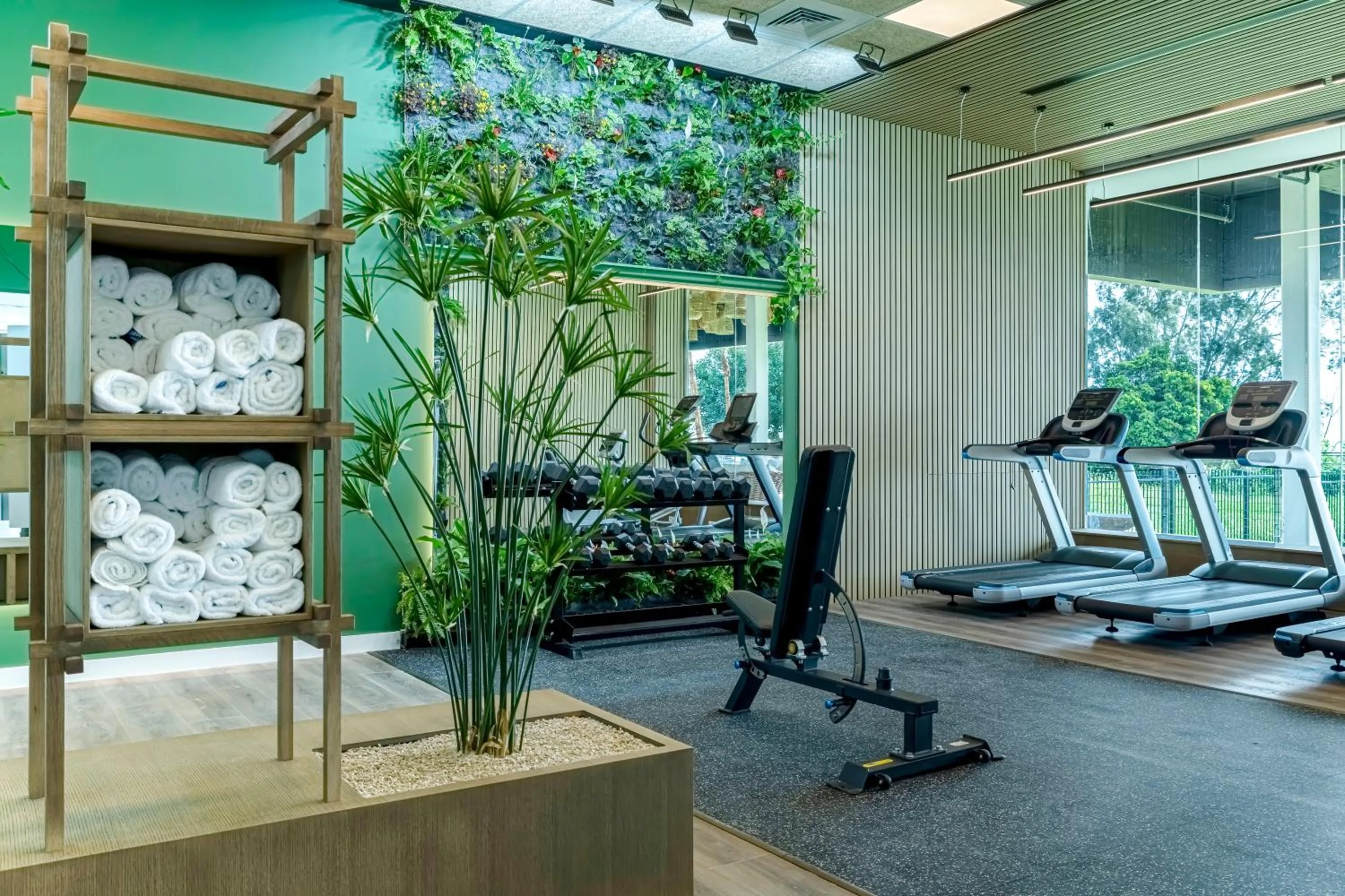 Fitness centre/facilities in Gomeh by Isrotel Design