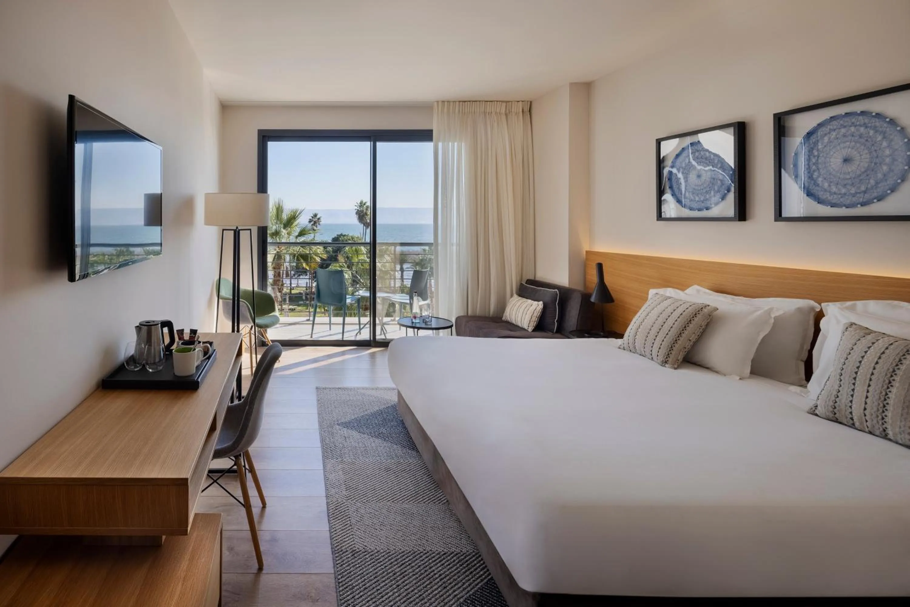 Bedroom, Bed in Gomeh by Isrotel Design