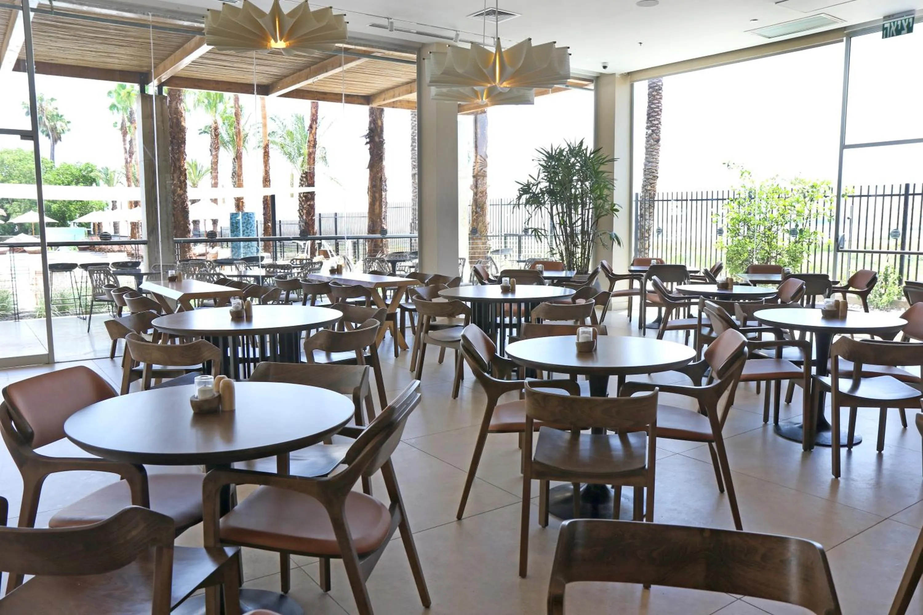 Restaurant/places to eat in Gomeh by Isrotel Design