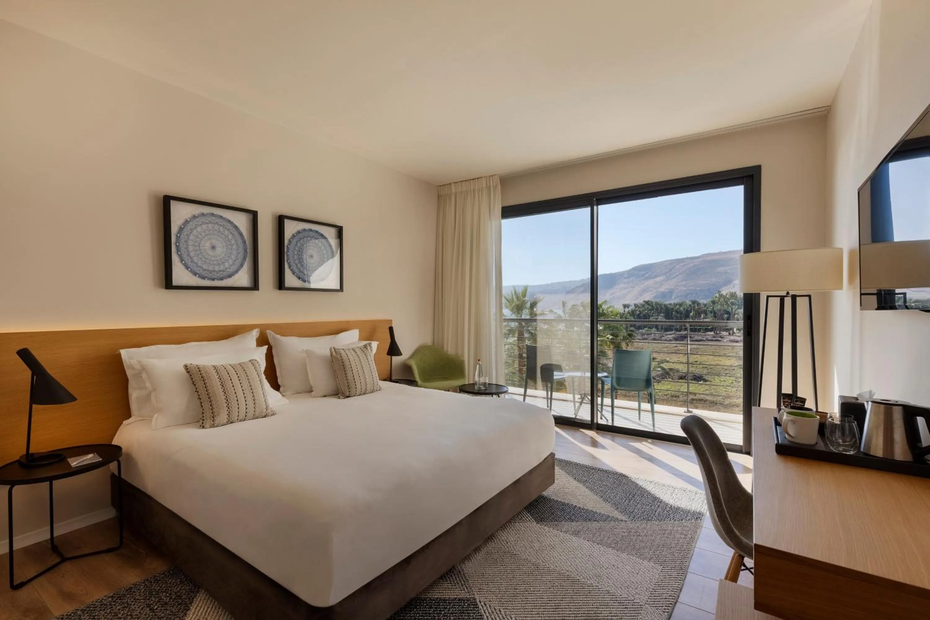 Bedroom, Bed in Gomeh by Isrotel Design