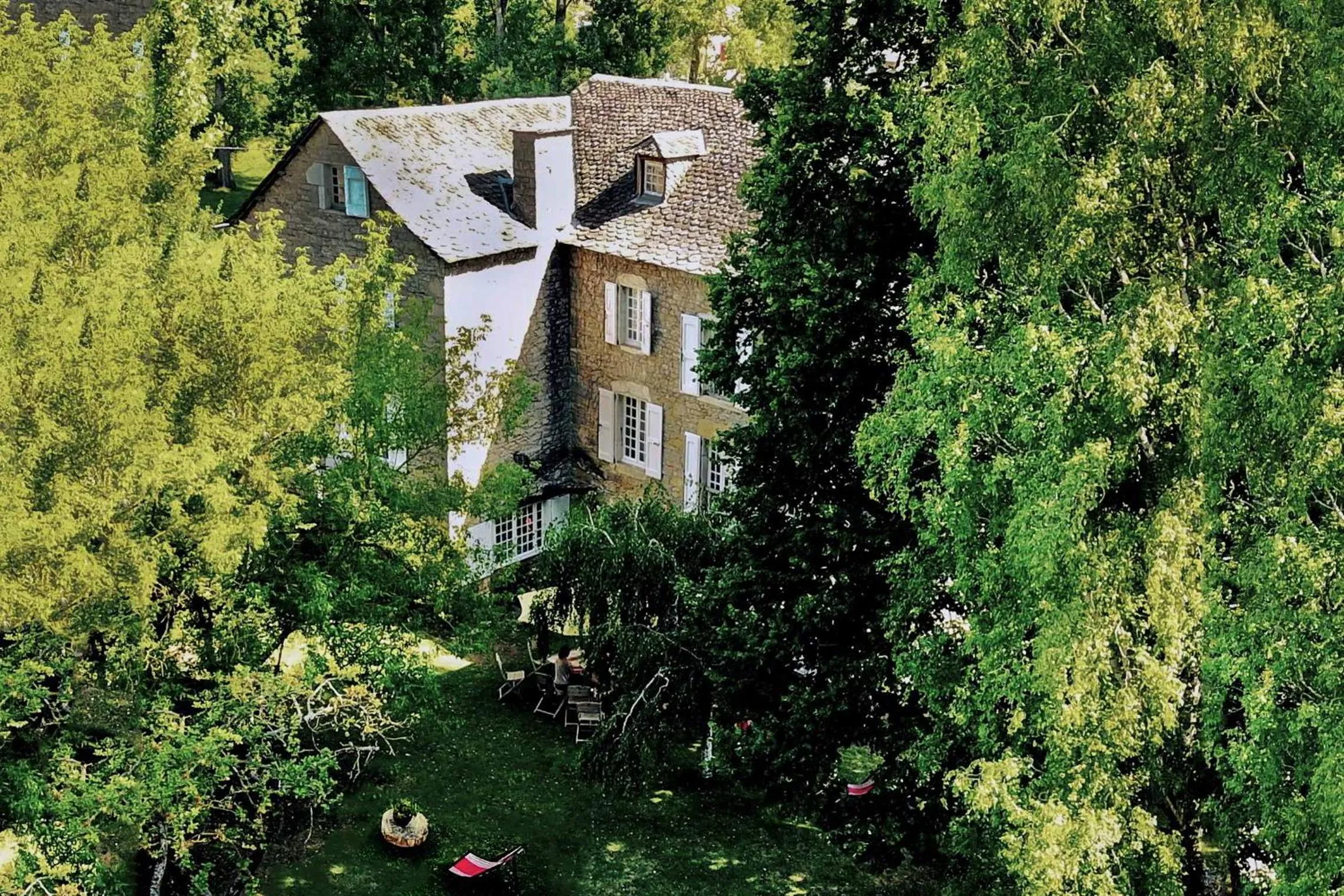 Garden view in Maison d'Hôtes La Singulière